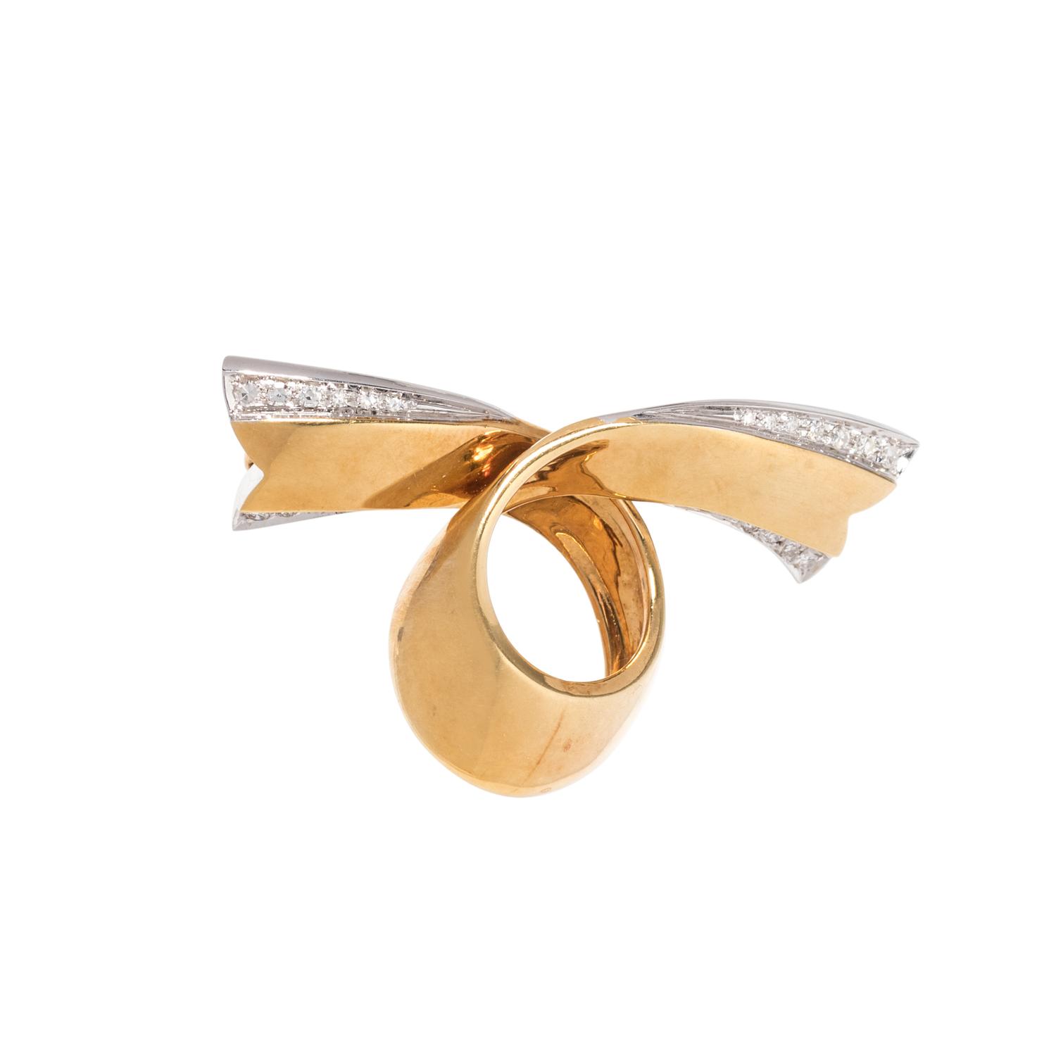 YELLOW GOLD AND DIAMOND BROOCH