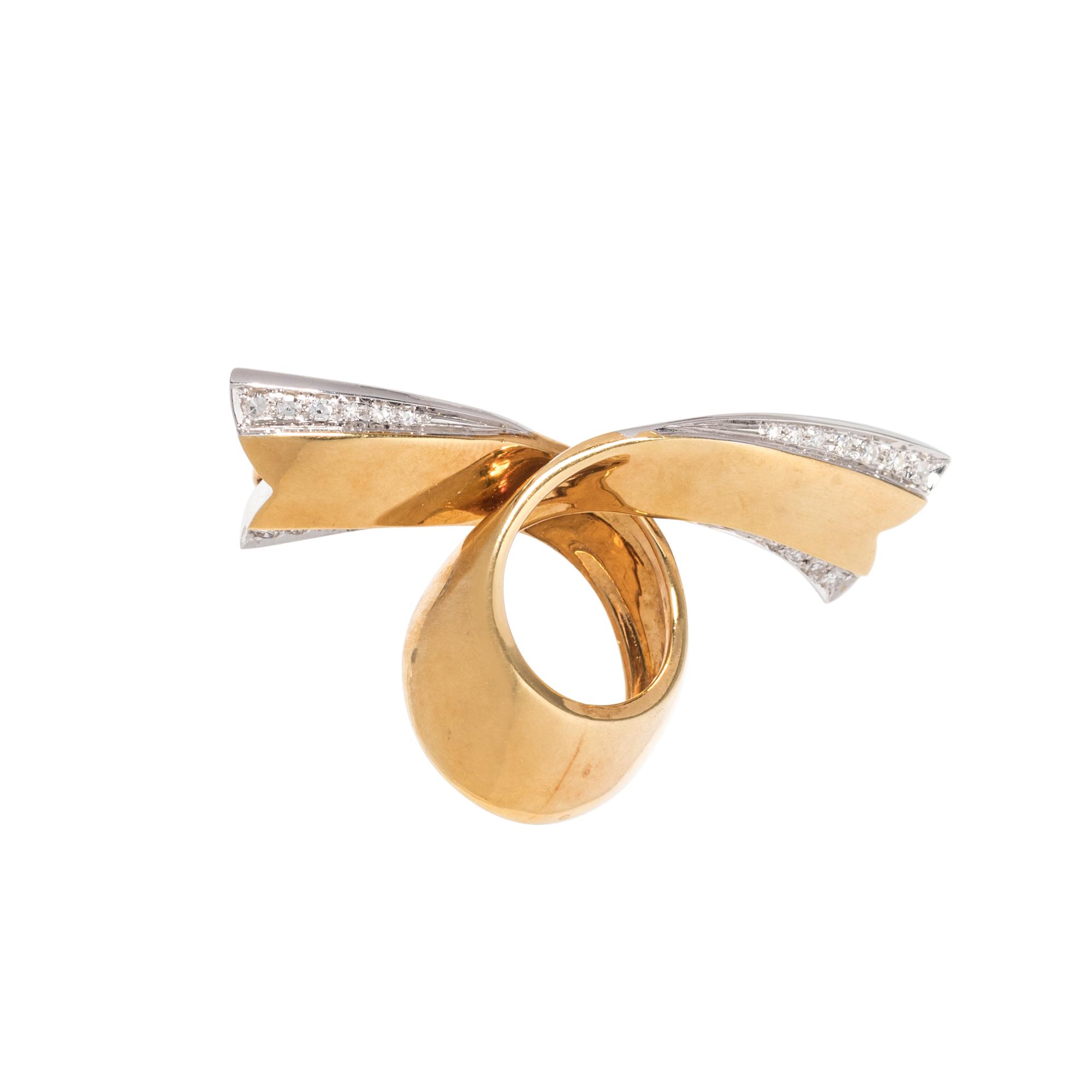 YELLOW GOLD AND DIAMOND BROOCH