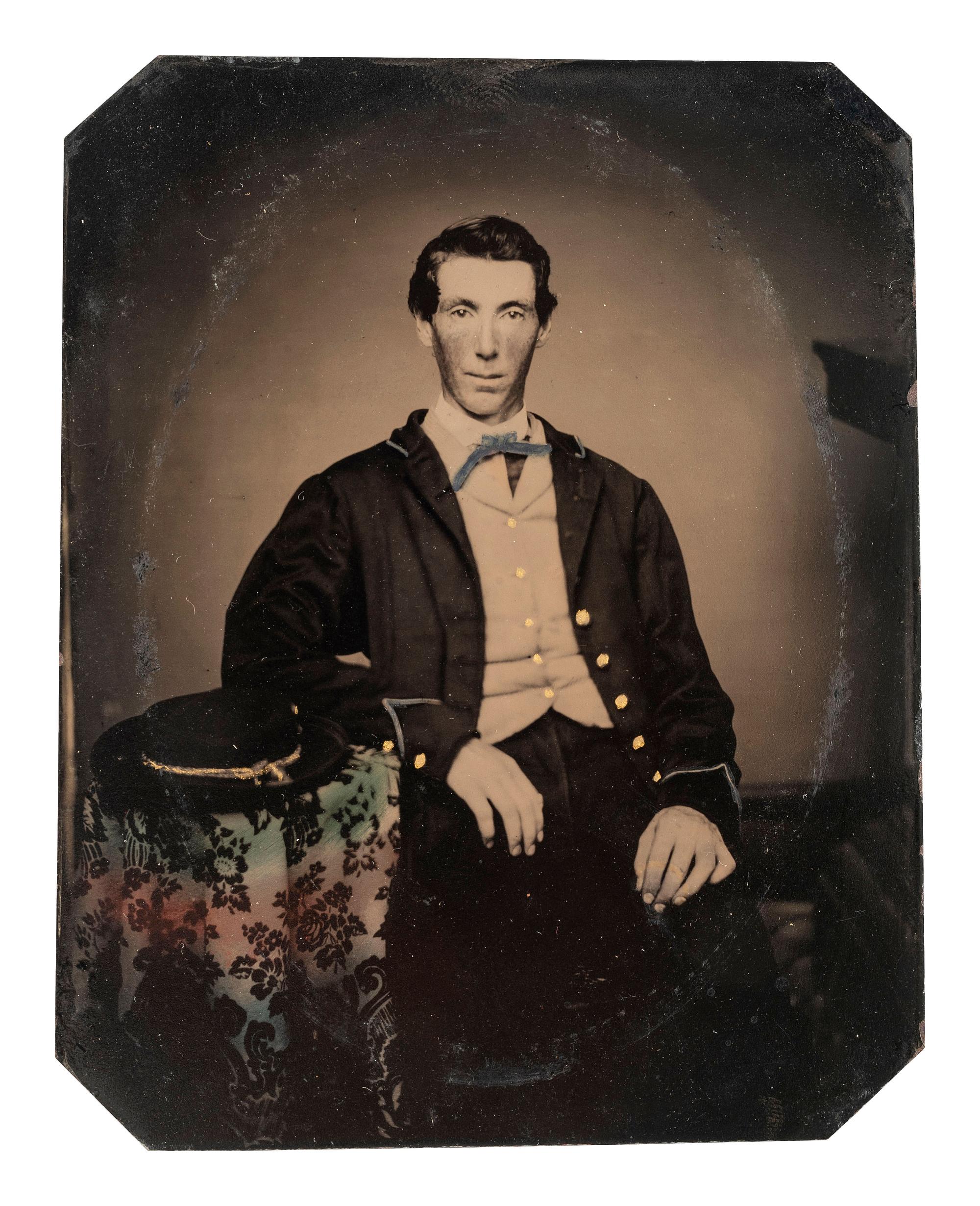 [CIVIL WAR]. Quarter plate tintype of a Connecticut infantryman.