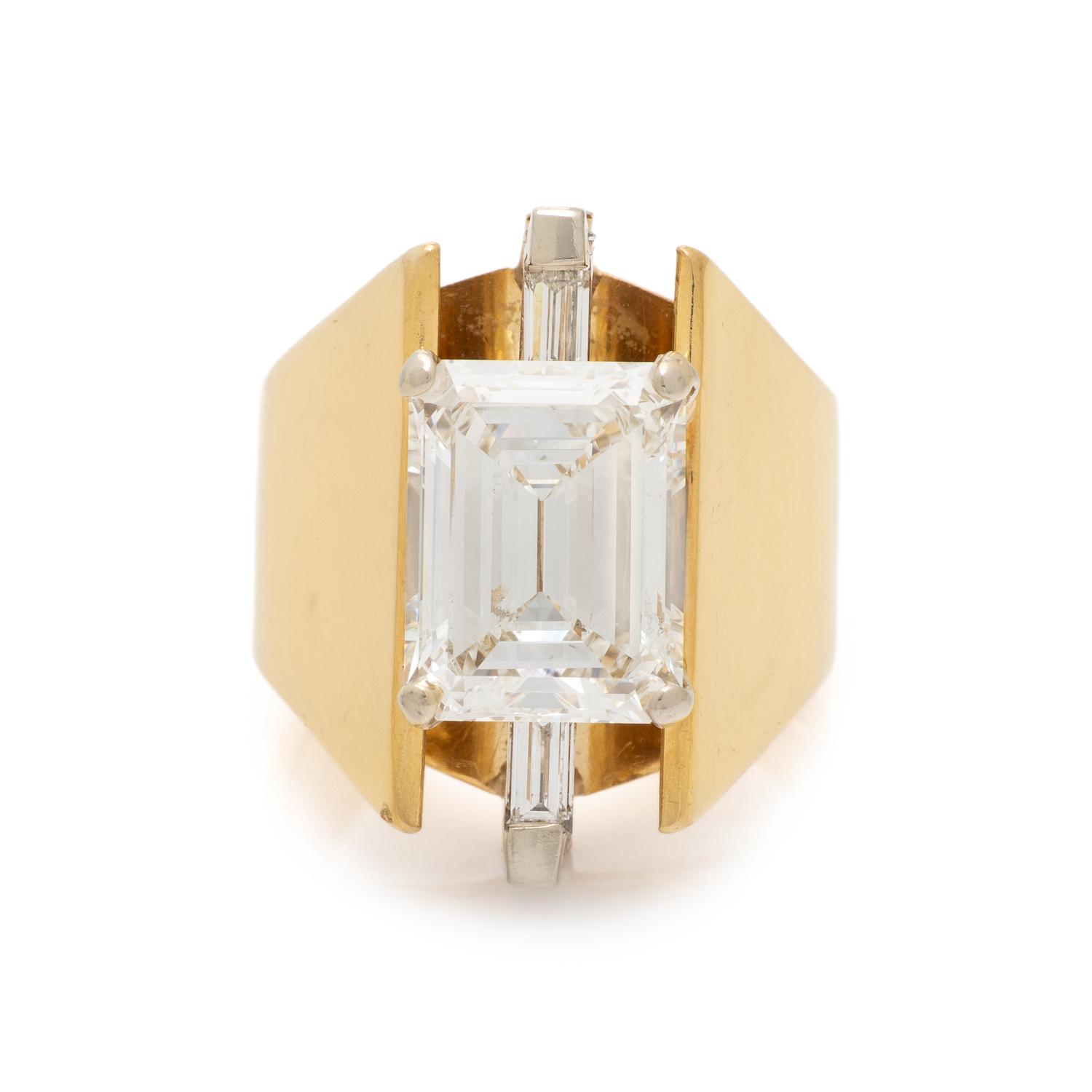EMERALD CUT DIAMOND AND YELLOW GOLD RING