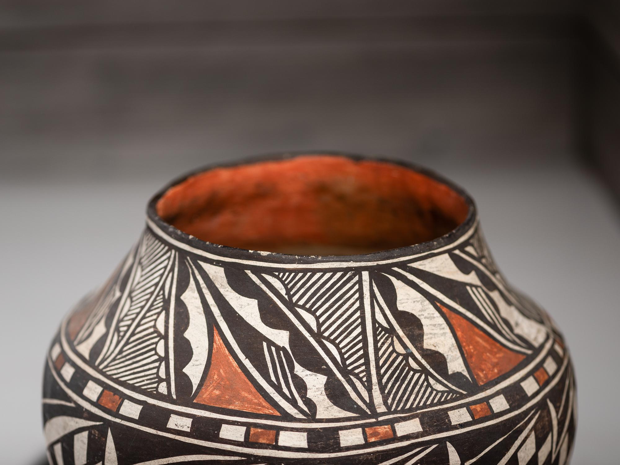 Acoma Polychrome Pottery Jar
