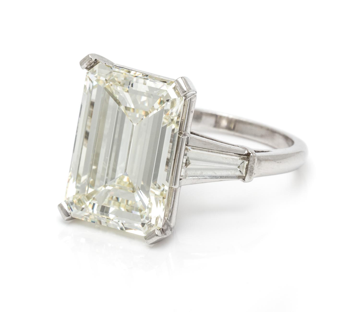 A Platinum and Diamond Ring, 5.80 dwts.