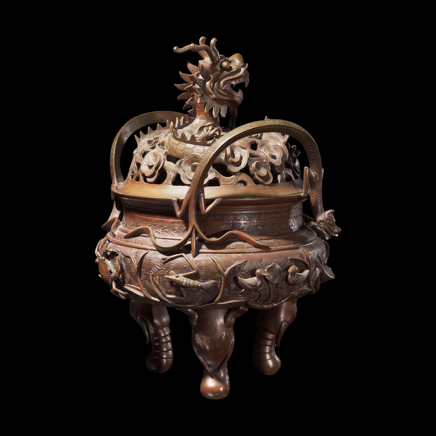 A Large Bronze 'Dragon' Tripod Censer and Cover, 19th Century 十九世紀 龍紋三足爐