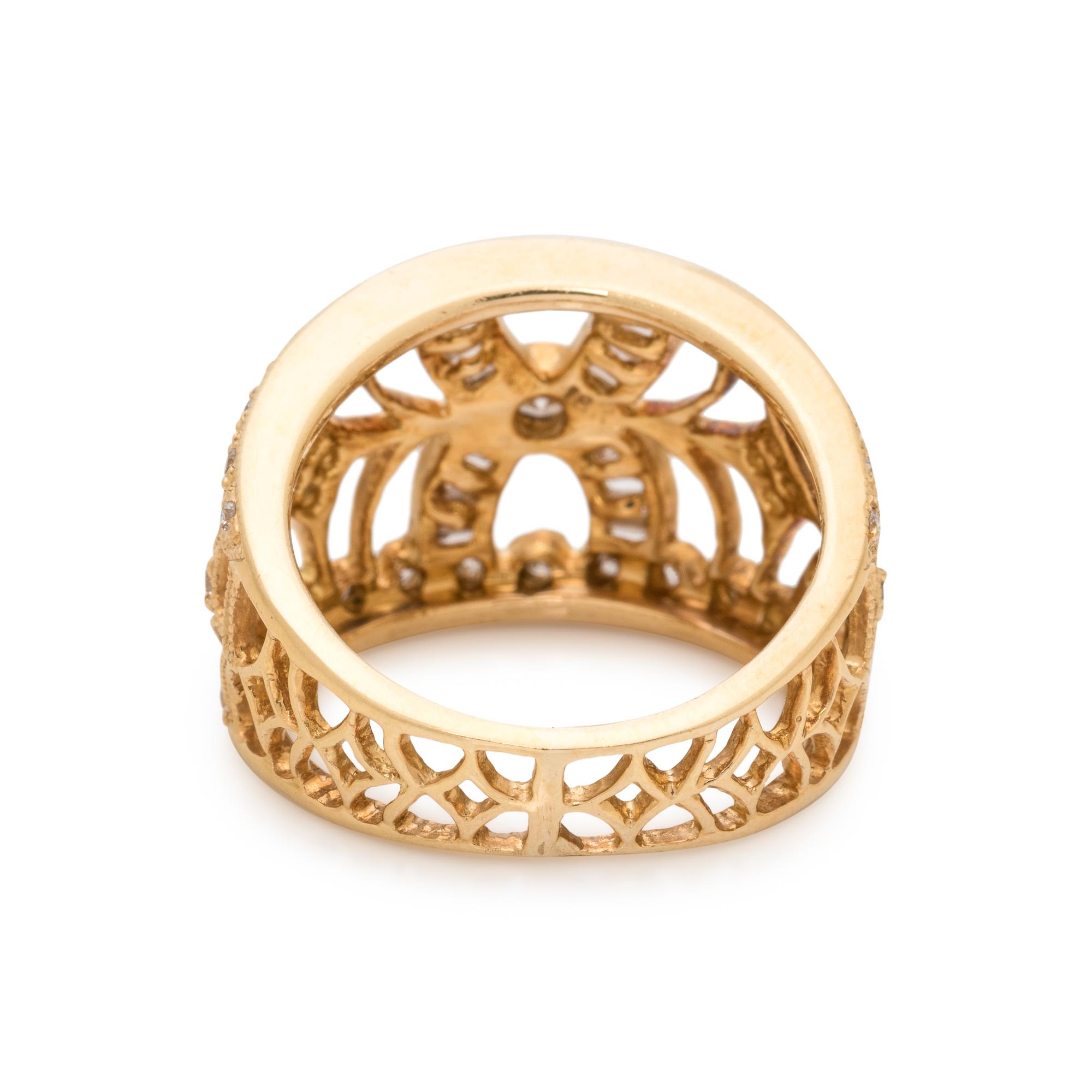 YELLOW GOLD AND DIAMOND RING