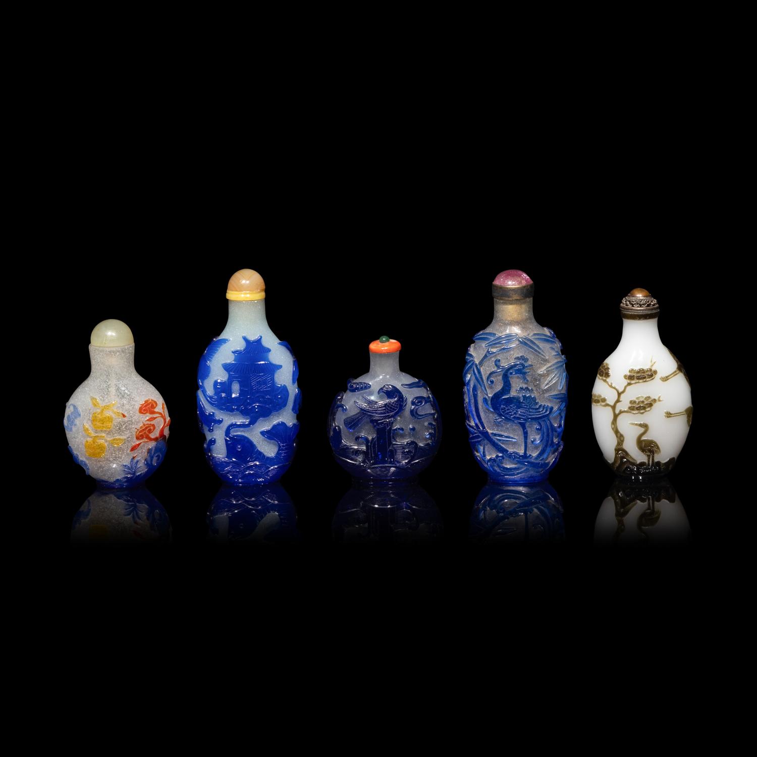 Five Chinese Glass Overlay Snuff Bottles, 19th-20th Century 晚清-民國 套料鼻烟壺五支