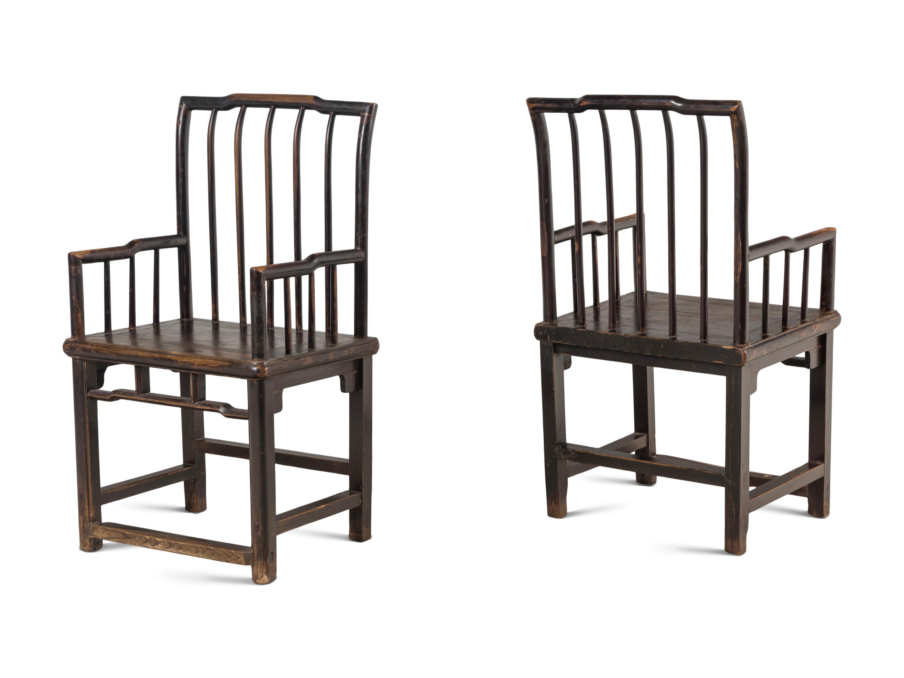 A Pair of Chinese Lacquered Hardwood Armchairs, Shubeiyi, 20th Century — 近代 硬木梳背扶手椅一對