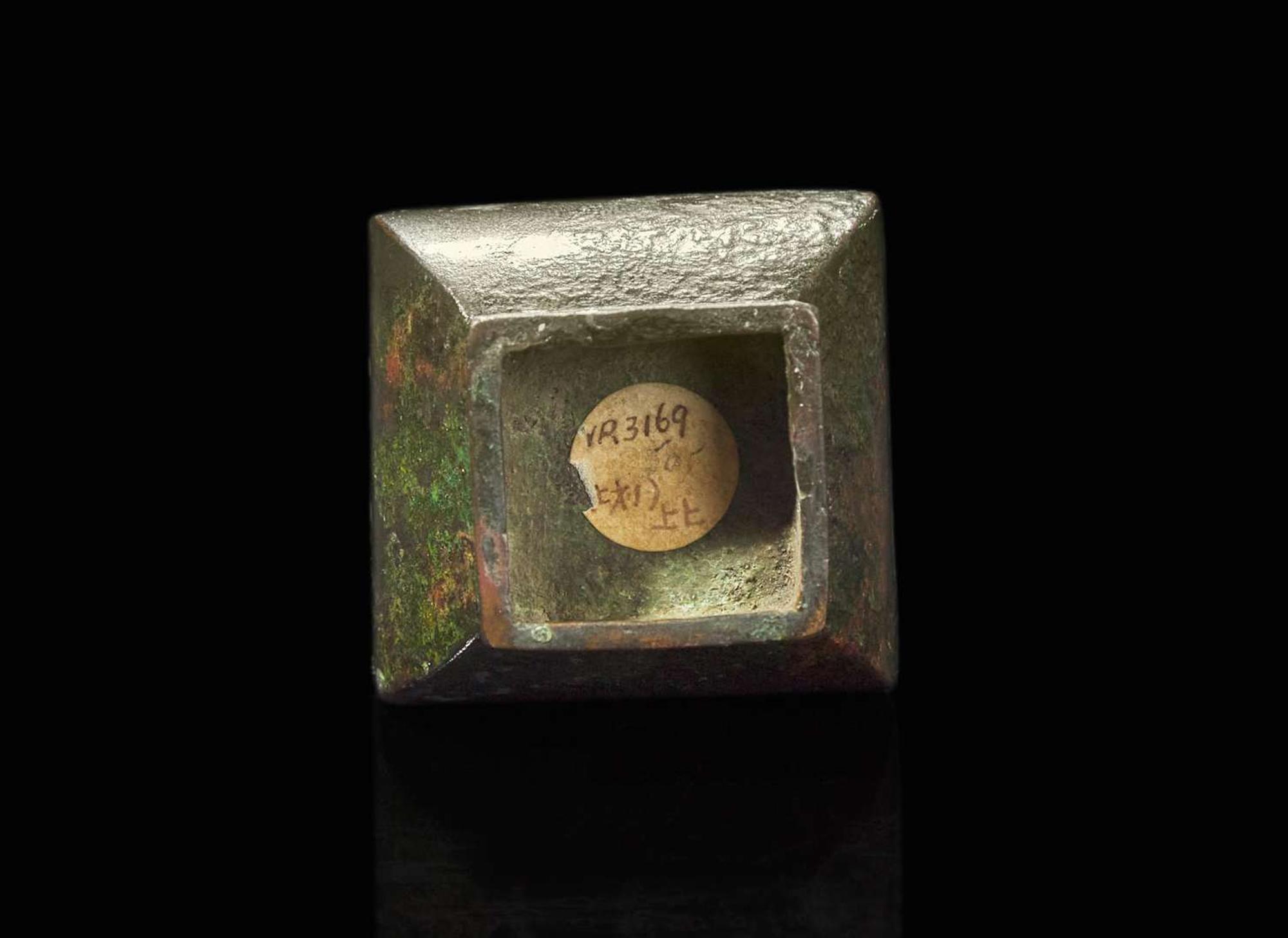 A Chinese patinated bronze miniature vase "Fang Hu", Qing dynasty 倣古銅加漆袖珍钫 清