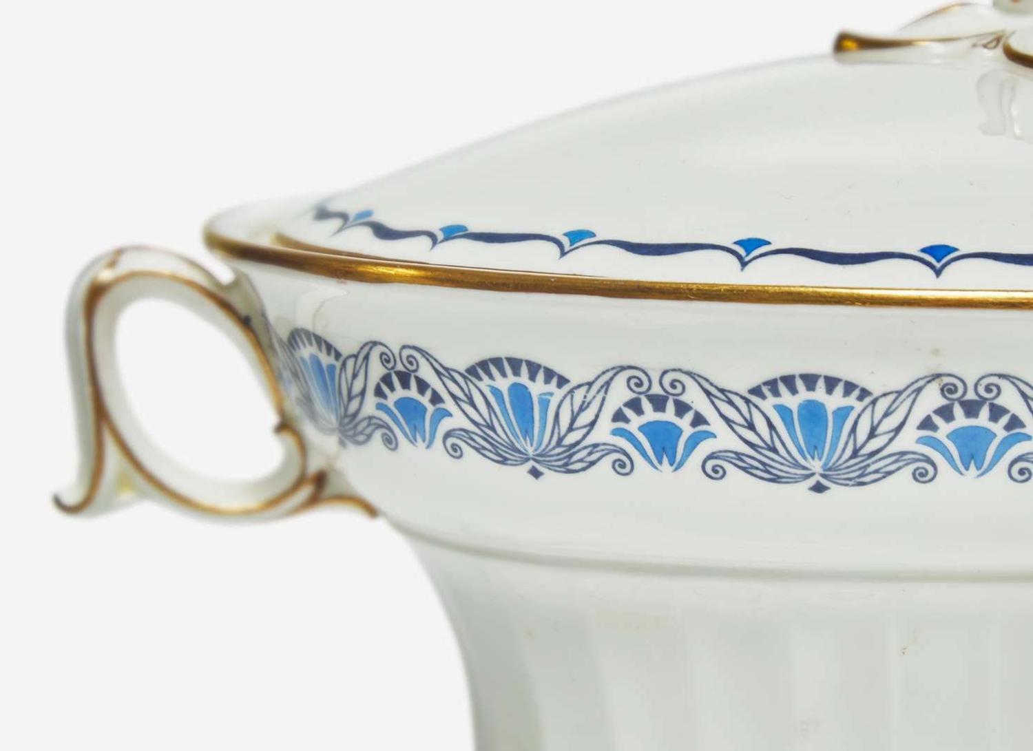 Eight Pieces of Wedgwood Paul Follot Designed Dinnerware, UK, 1920s
