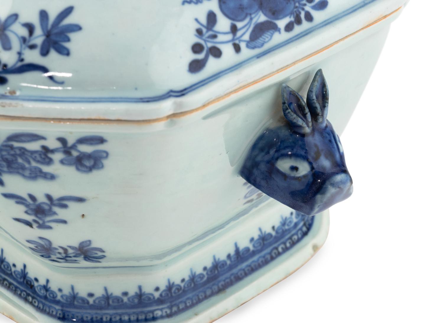 A Chinese Export Porcelain Tureen