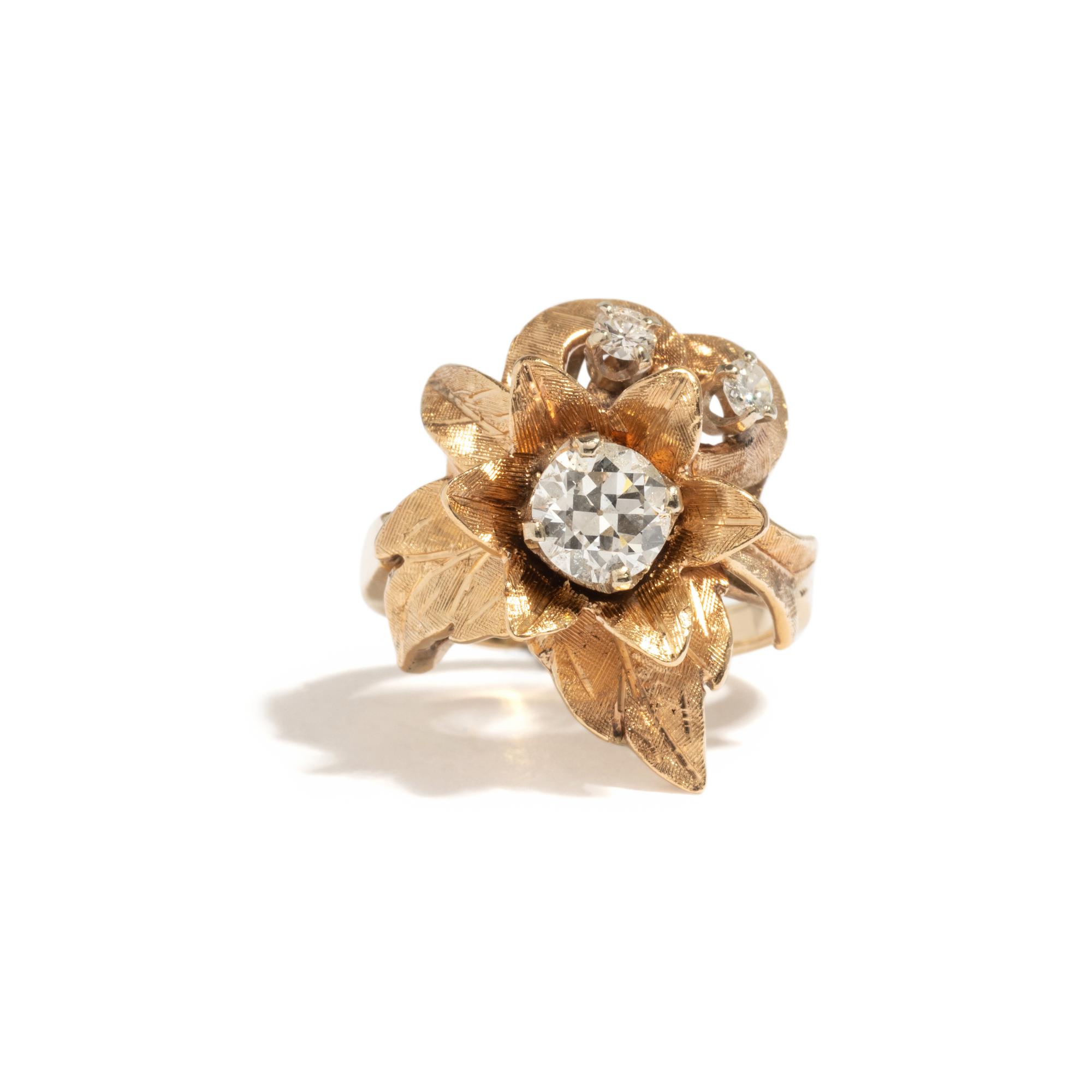 YELLOW GOLD AND DIAMOND FLOWER RING