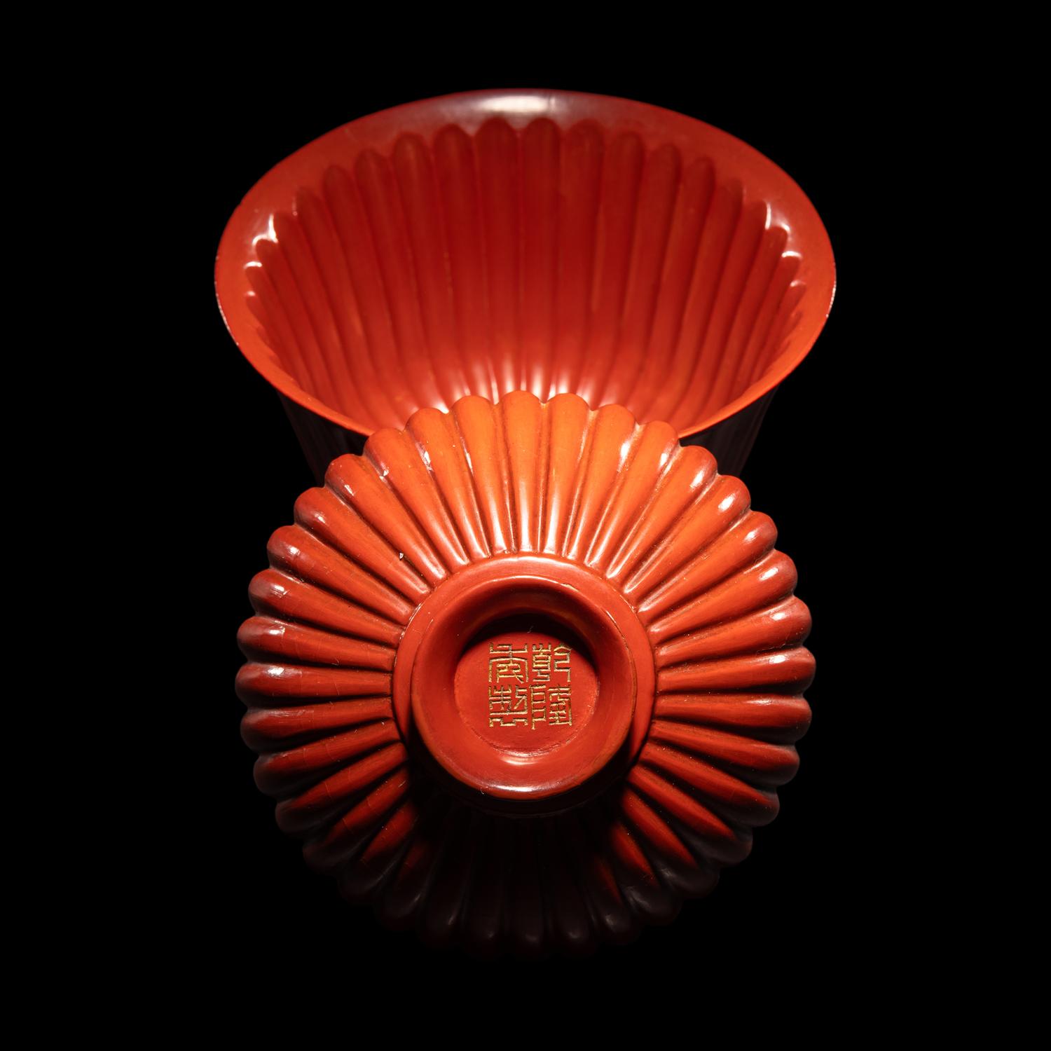 A Fine Red Lacquer Inscribed 'Chrysanthemum' Tea Bowl and Cover, Qianlong Mark 乾隆年製款 朱漆御題詩菊瓣式蓋碗