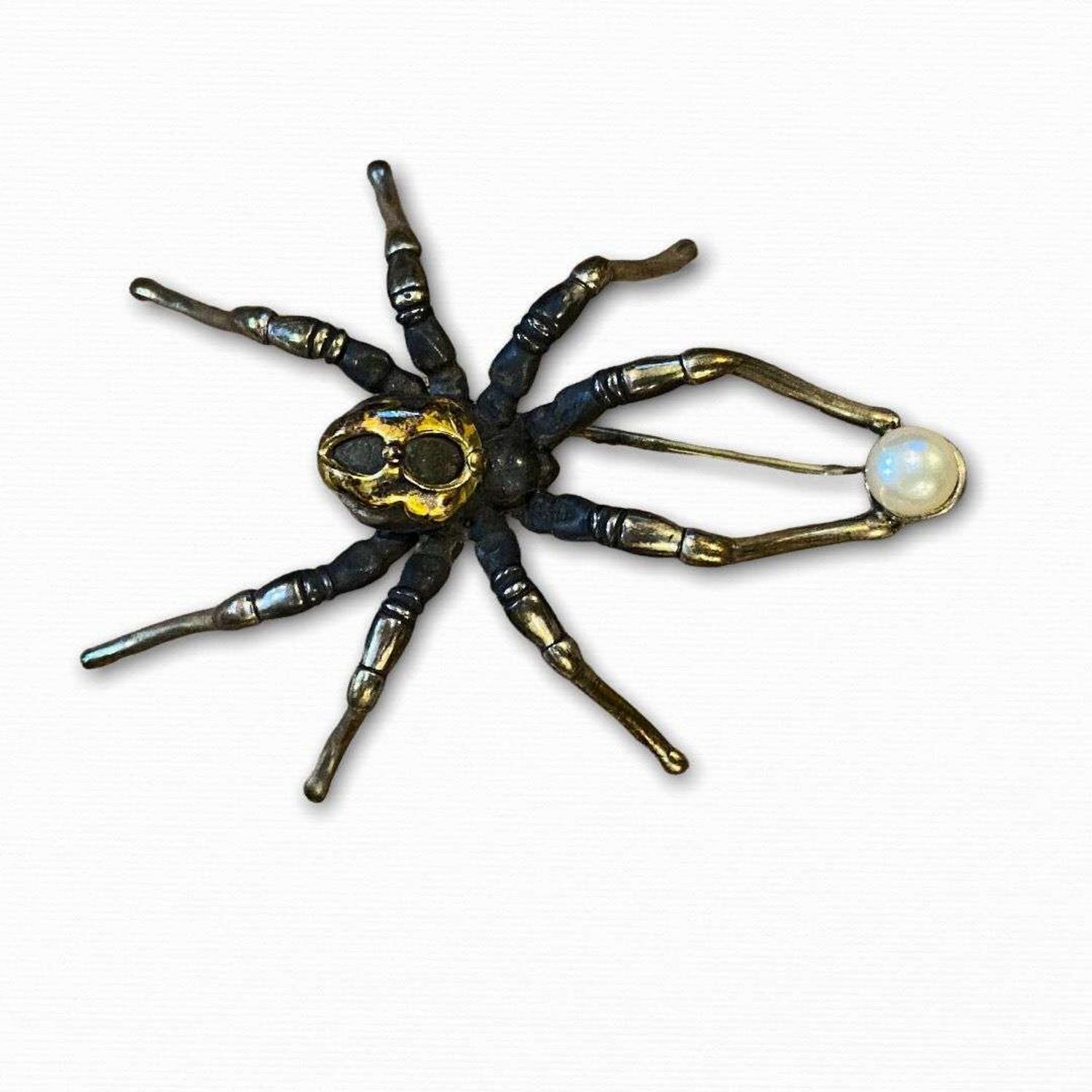 A Spider Brooch and Skull Cufflinks