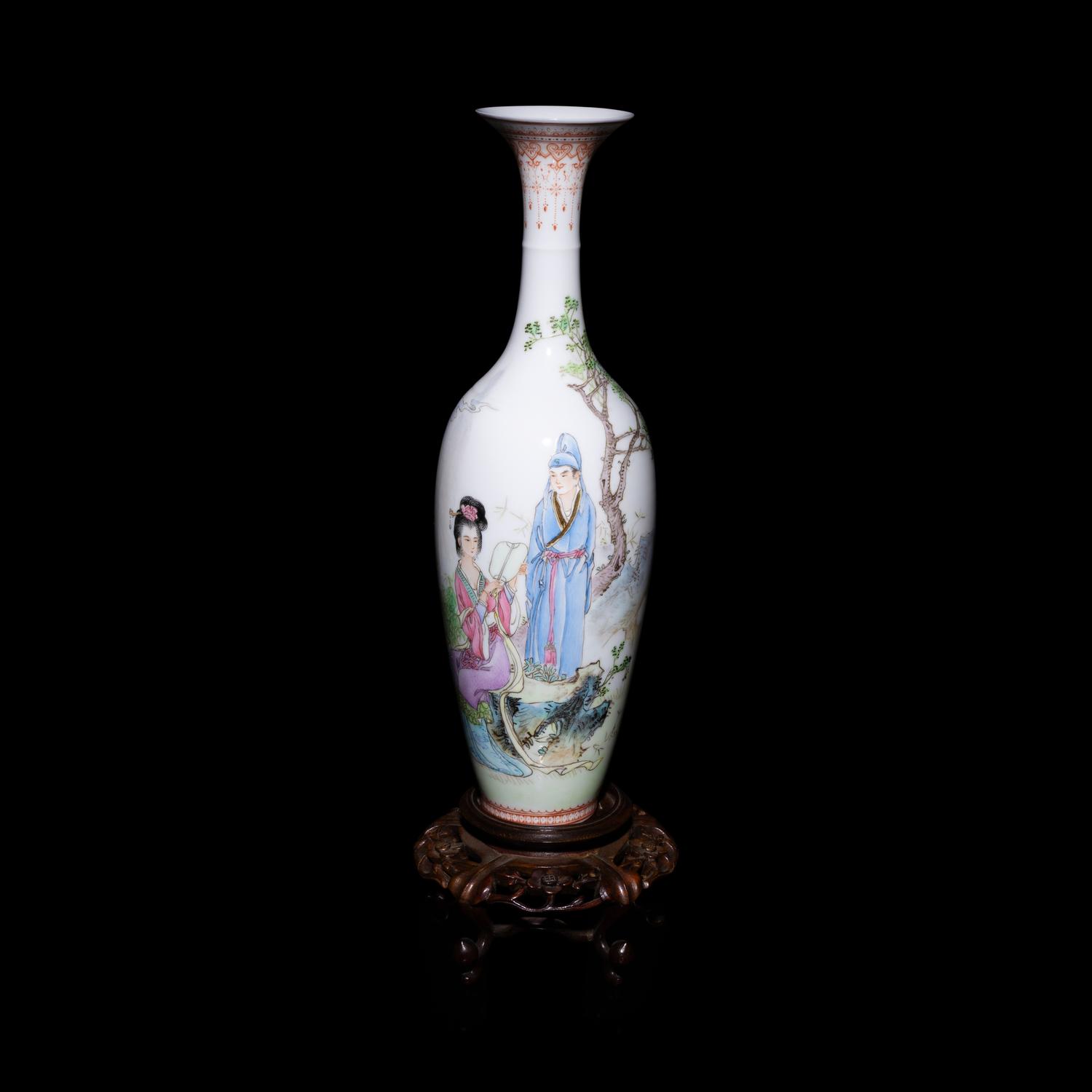 A Chinese Famille Rose Eggshell Porcelain Vase, Mid 20th Century — 近代 粉彩人物圖蛋殼瓷賞瓶