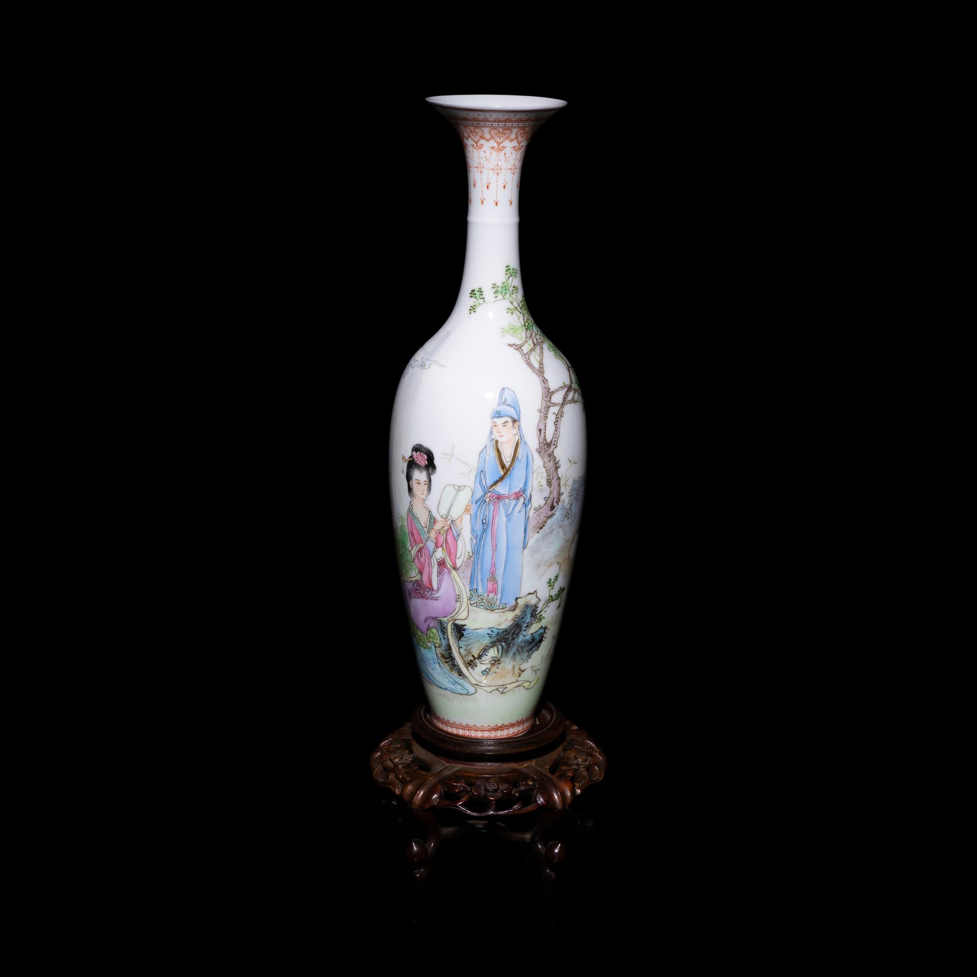 A Chinese Famille Rose Eggshell Porcelain Vase, Mid 20th Century — 近代 粉彩人物圖蛋殼瓷賞瓶