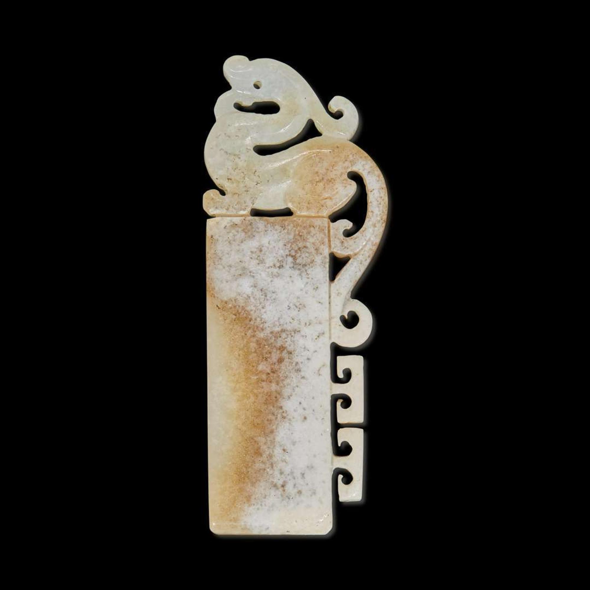 A Chinese white and beige archaistic pendant 仿古玉飾