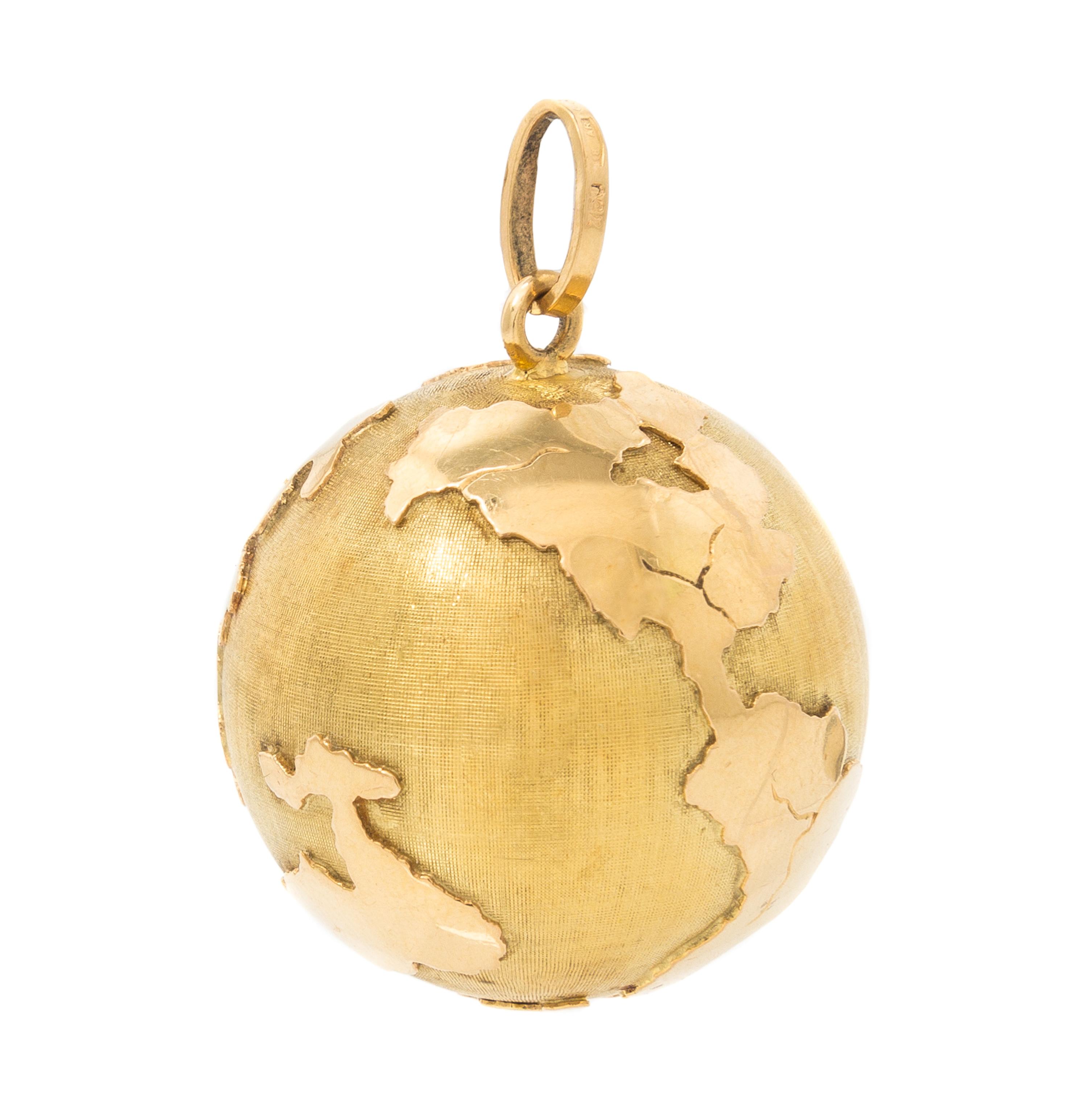 An 18 Karat Yellow Gold Globe Pendant, 10.80 dwts.