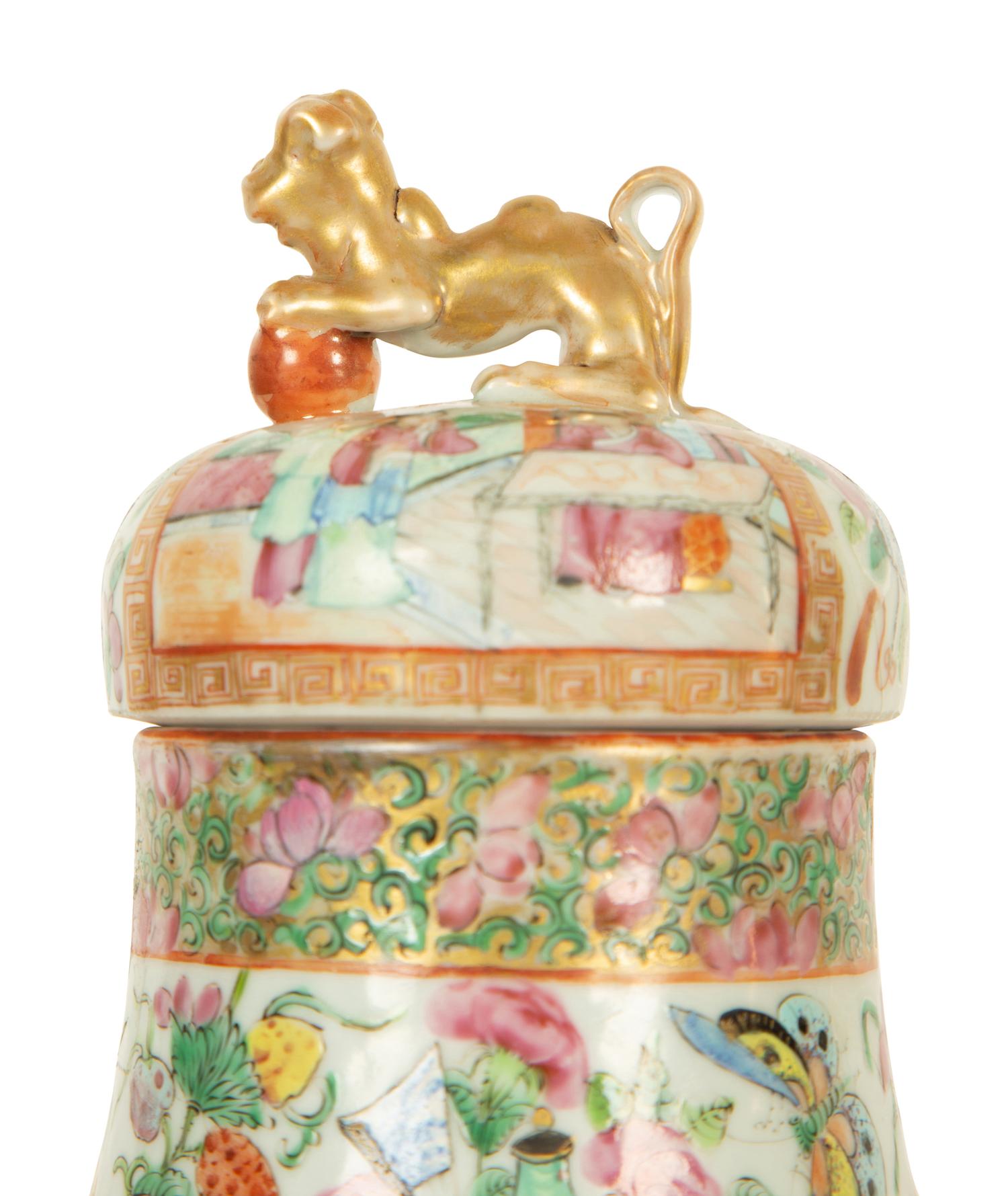 A Chinese Rose Medallion Porcelain Double Gourd Vase and Lid