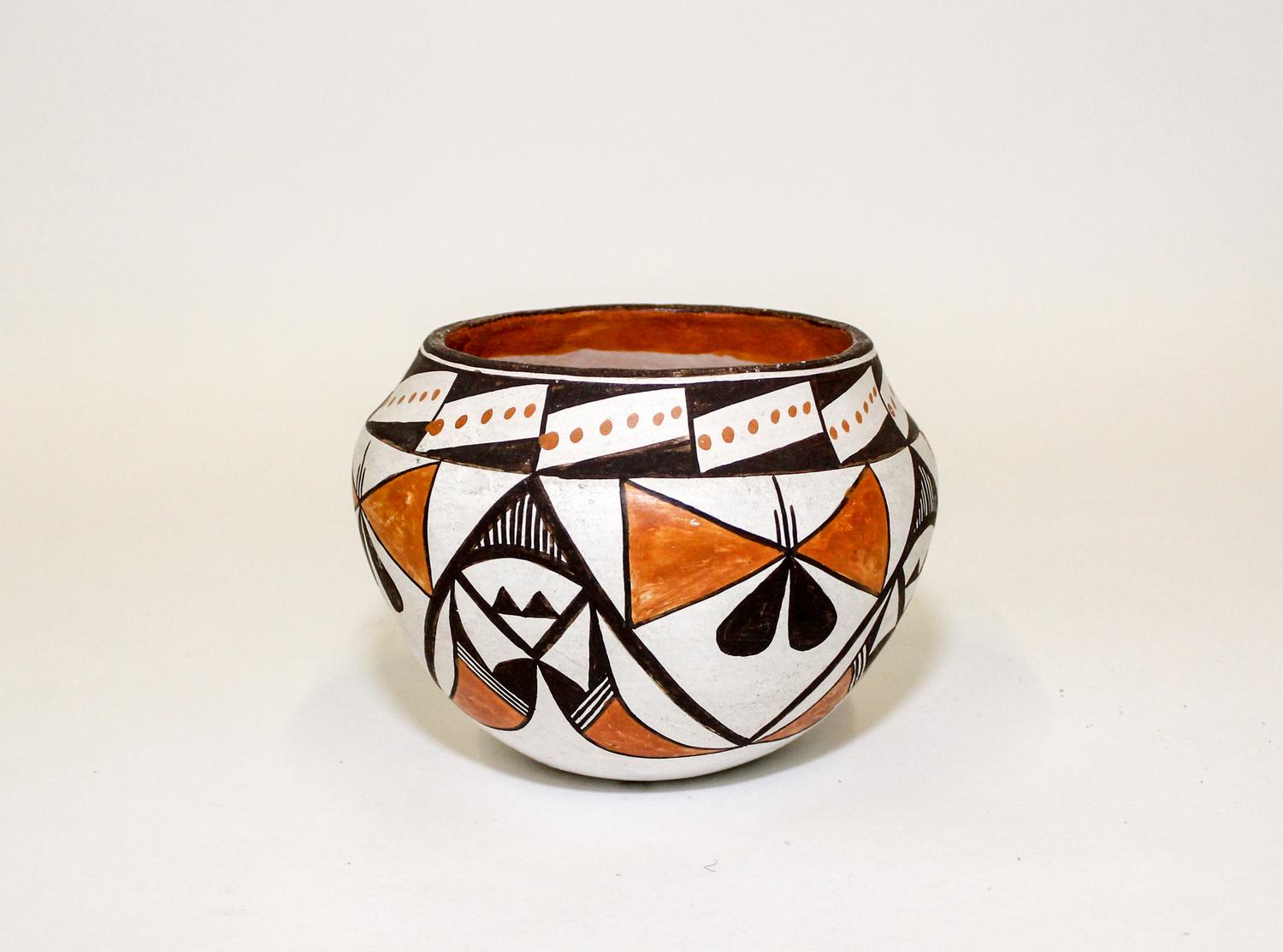 Delores S. Sanchez Diameter 5 inches. — (Acoma, 1902-1991)