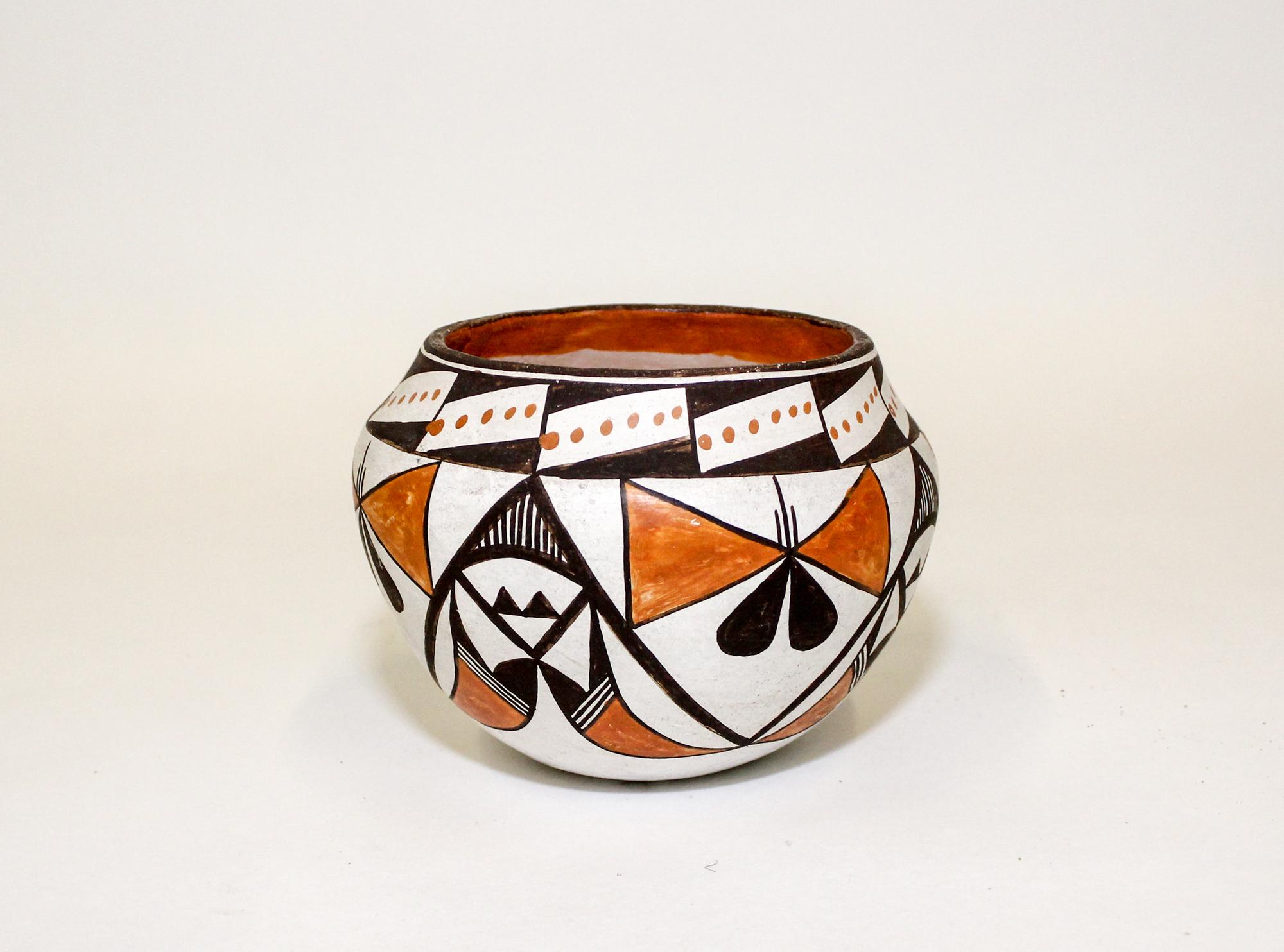 Delores S. Sanchez Diameter 5 inches. — (Acoma, 1902-1991)