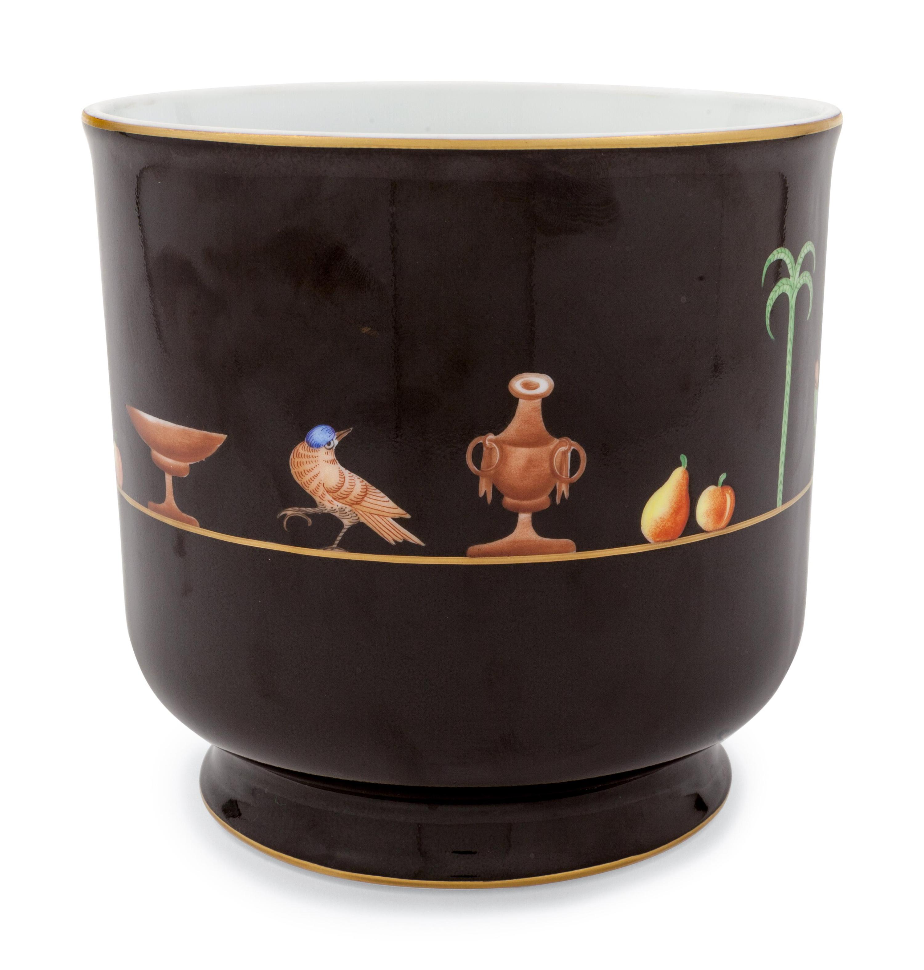 A Tiffany Black Shoulder China Cache Pot