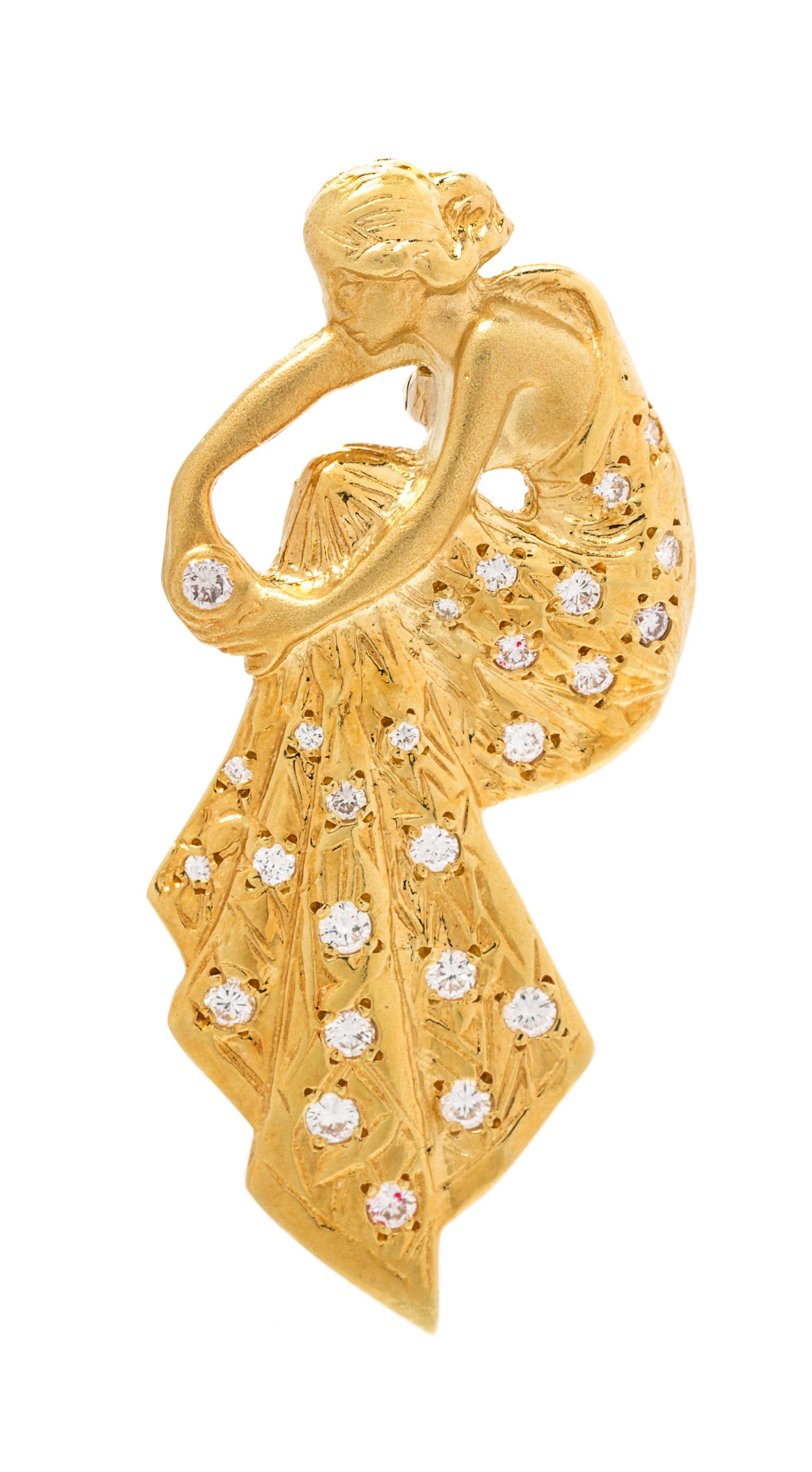 An 18 Karat Yellow Gold and Diamond Pendant/Brooch, 11.90 dwts.