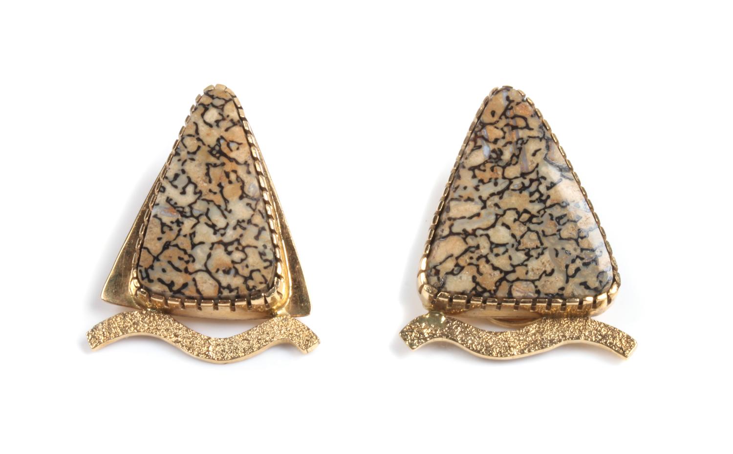Gail Bird (b. 1949) and Yazzie Johnson (b. 1946), Pair of 18 Karat Yellow Gold and Agate Earclips Length 1 inch
