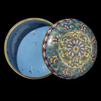 A Chinese Cloisonn é Enamel Covered Box