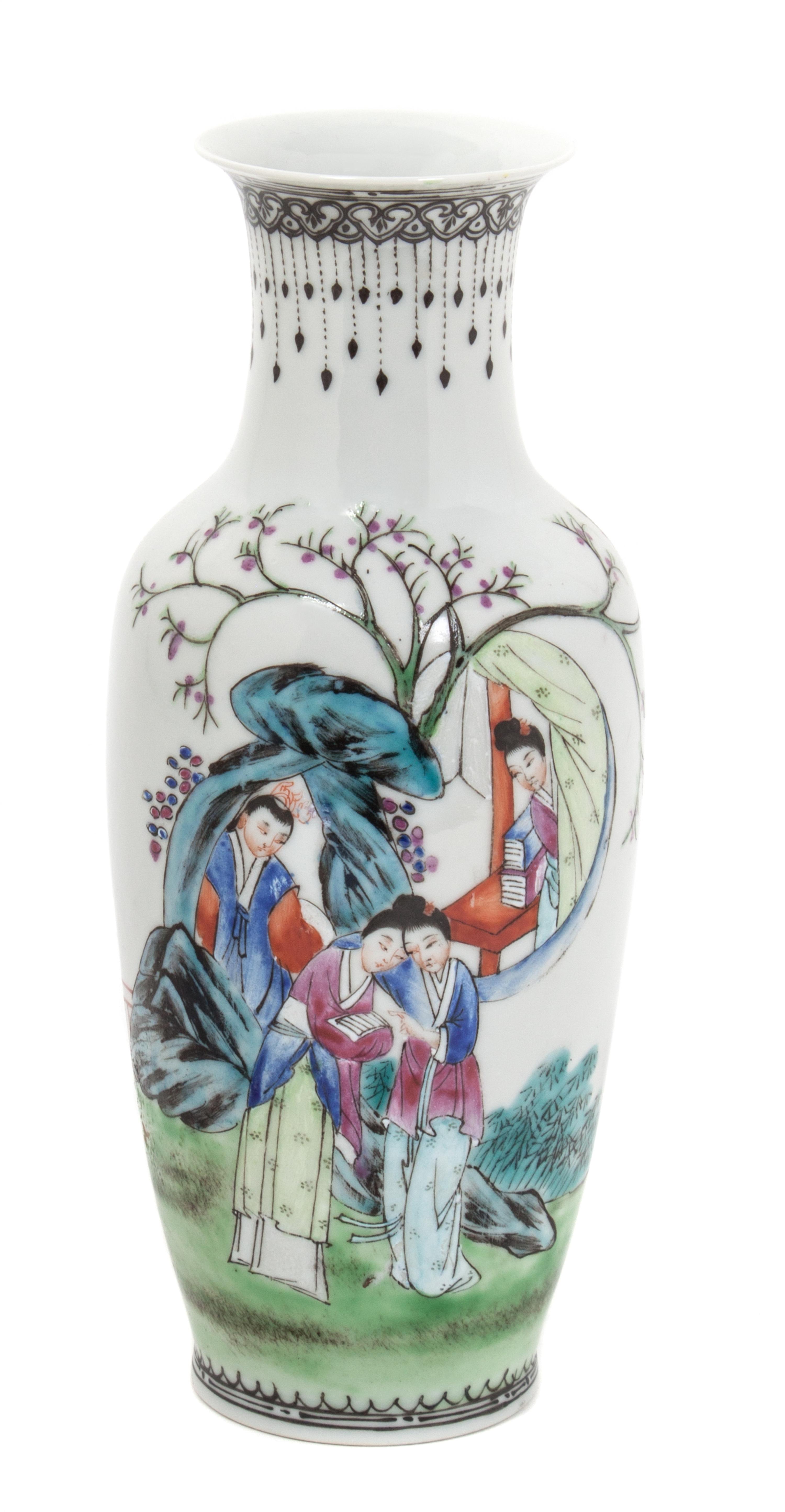 A Chinese Porcelain Vase Height 9 1/8 inches. — FIRST HALF OF 20TH CENTURY