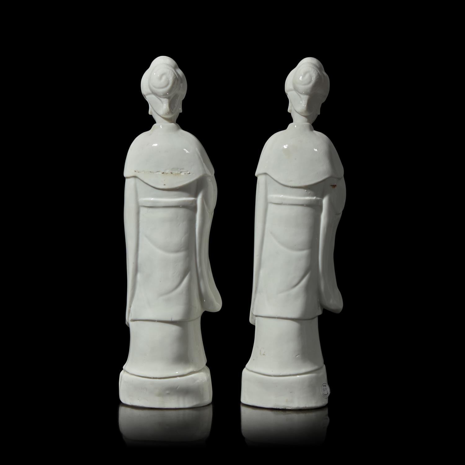 A Pair of Chinese Dehua Porcelain Figures of Meiren, Kangxi Period 清康熙 德化白瓷美人一對