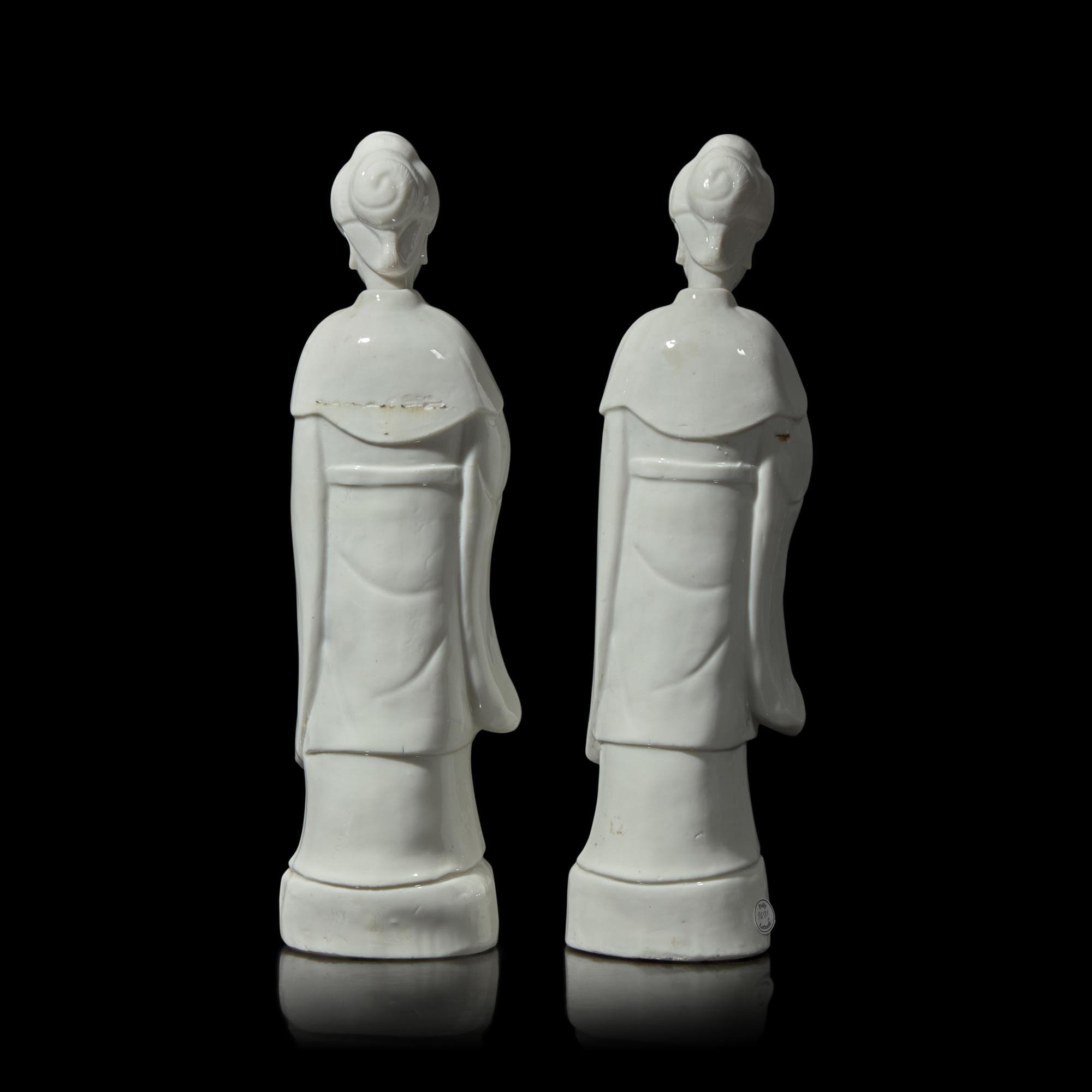 A Pair of Chinese Dehua Porcelain Figures of Meiren, Kangxi Period 清康熙 德化白瓷美人一對