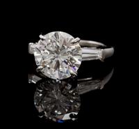 A Fine Platinum and Diamond Ring, 6.80 dwts.