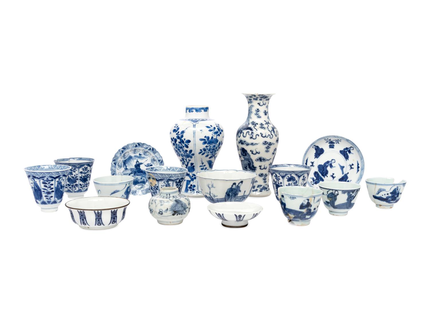 Sixteen Chinese Blue and White Porcelain Articles