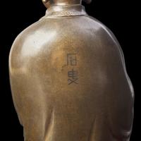 A finely cast and patinated and silver-wire inlaid figure of Guanyin 漆銅嵌銀絲觀音造像 Shisou mark ???