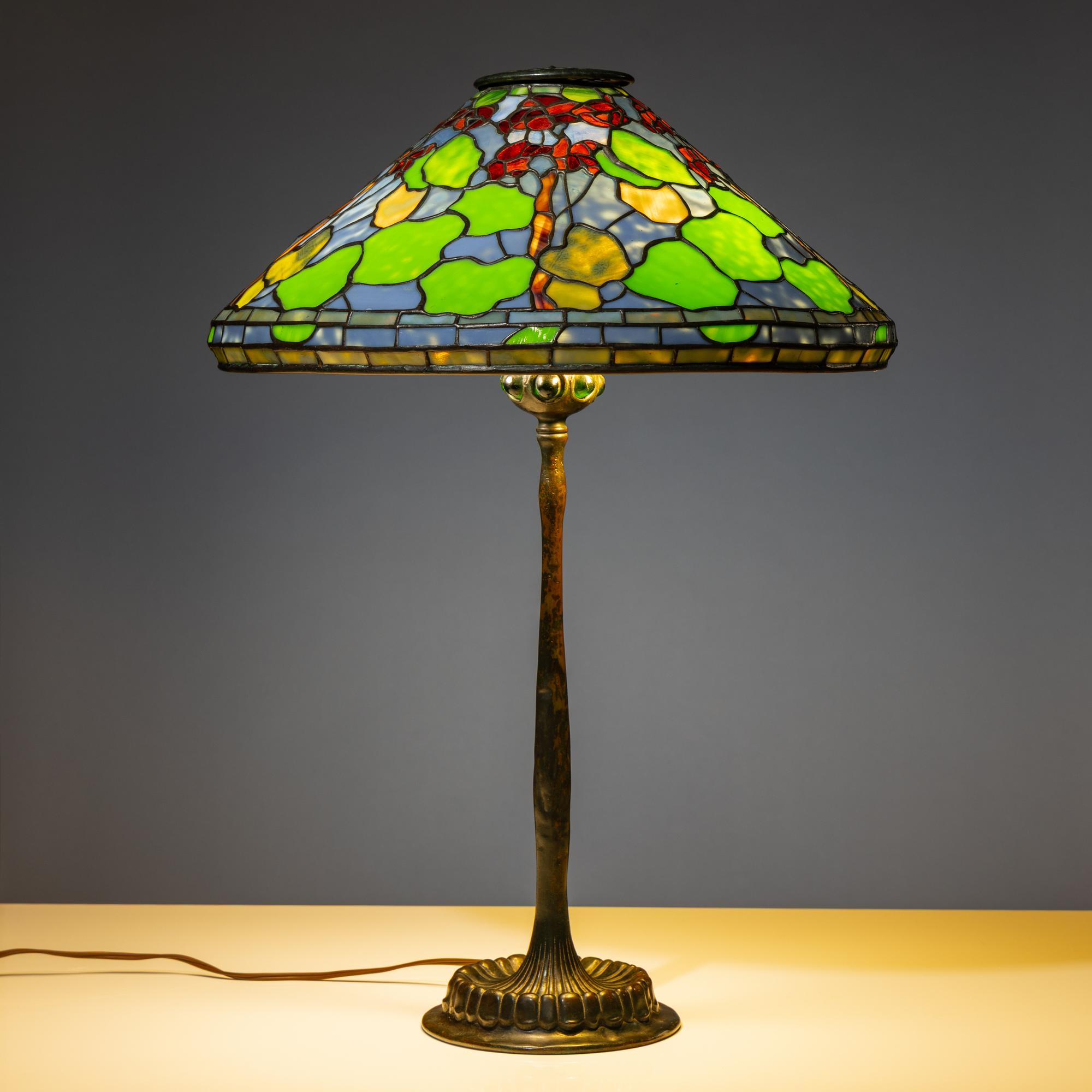 Table lamp with Geranium shade