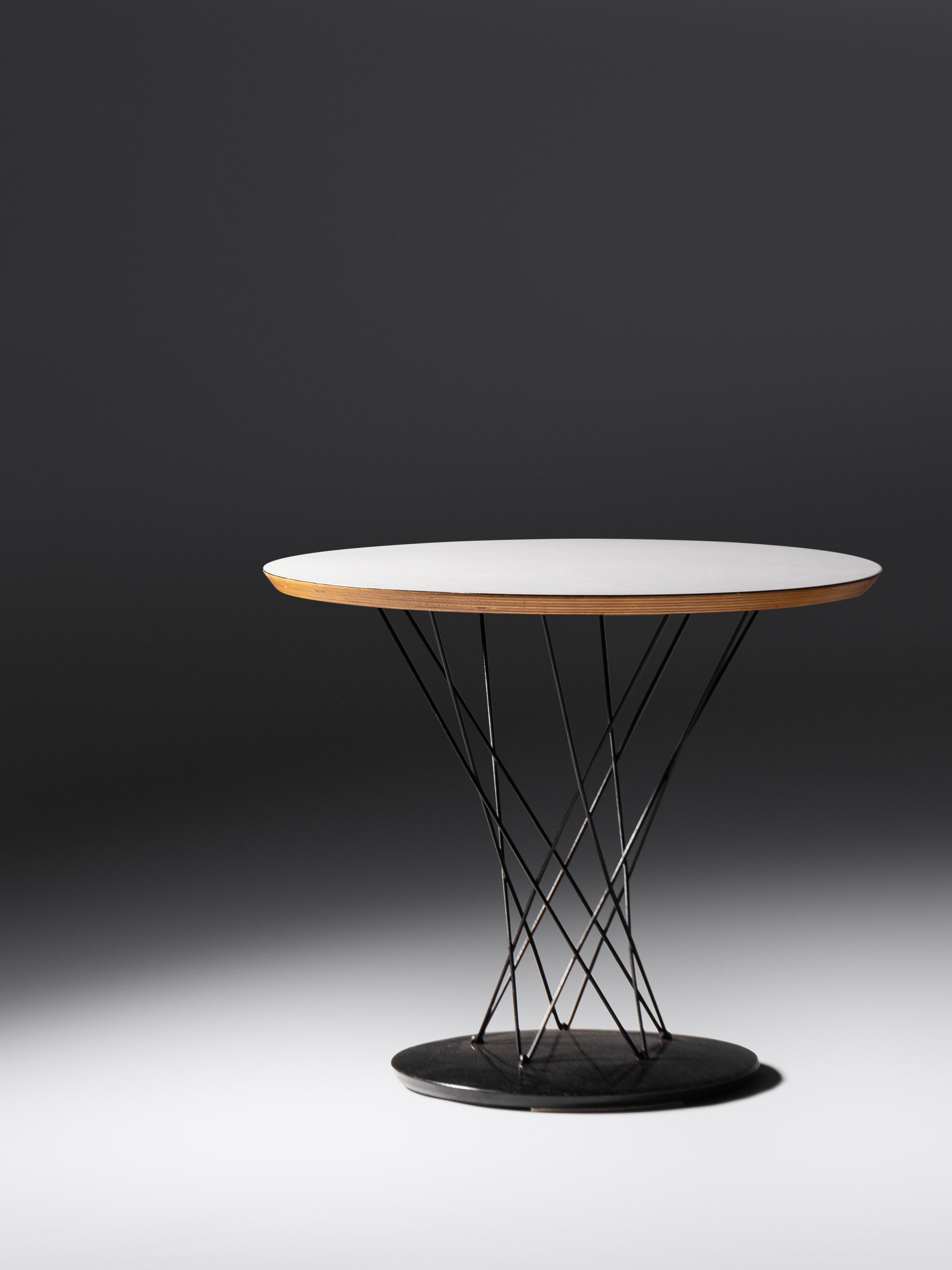 Occasional Table, model 87 Knoll, USA