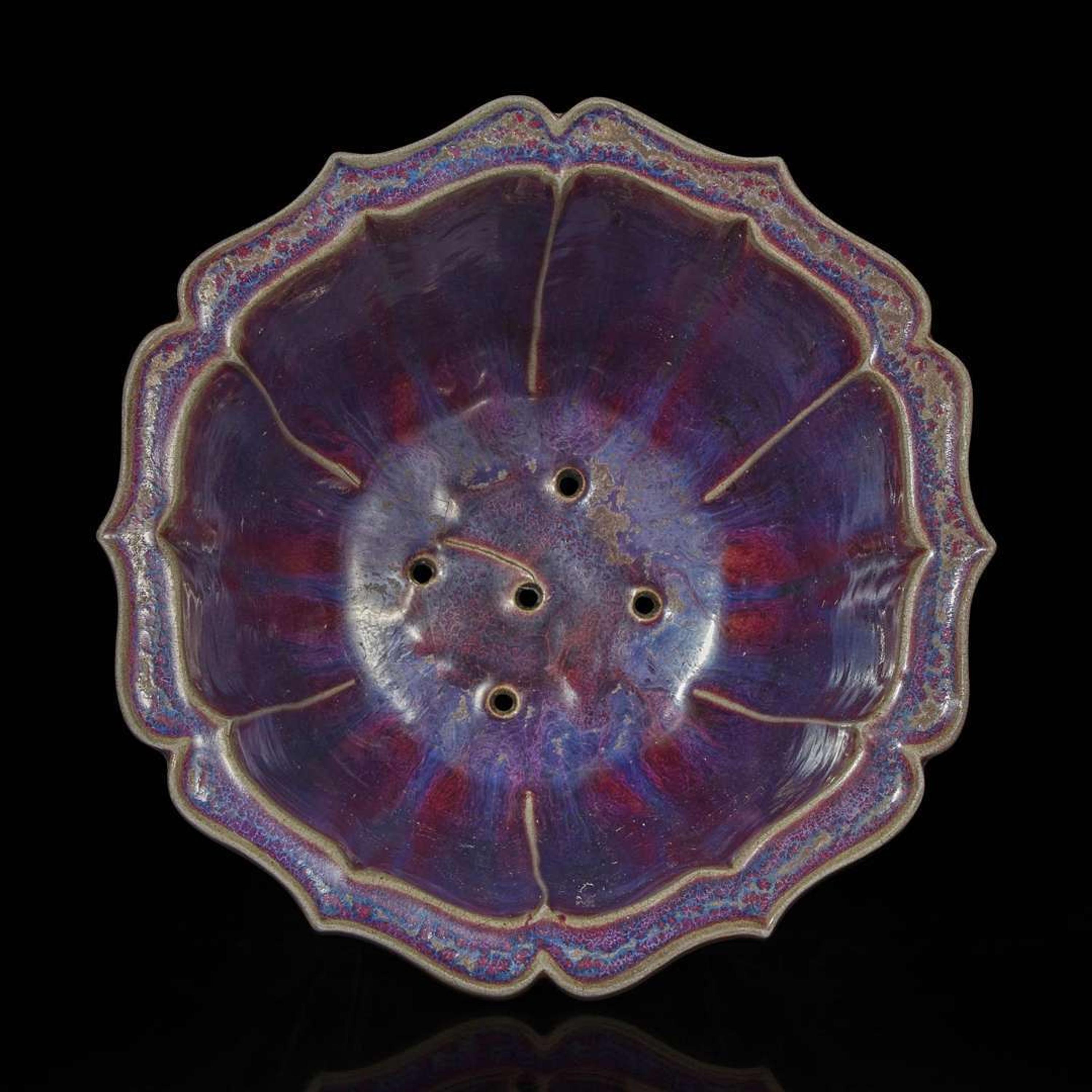 A Chinese flambé-glazed barbed jardinière 钧窑花盆一件