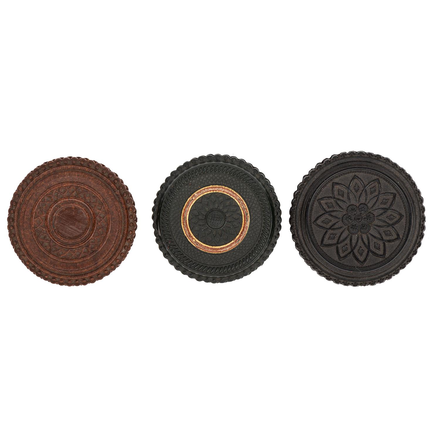 [EARLY PHOTOGRAPHY - UNION CASES]. A group of 3 "oreo" cases in assorted colors containing daguerreotypes, including:
