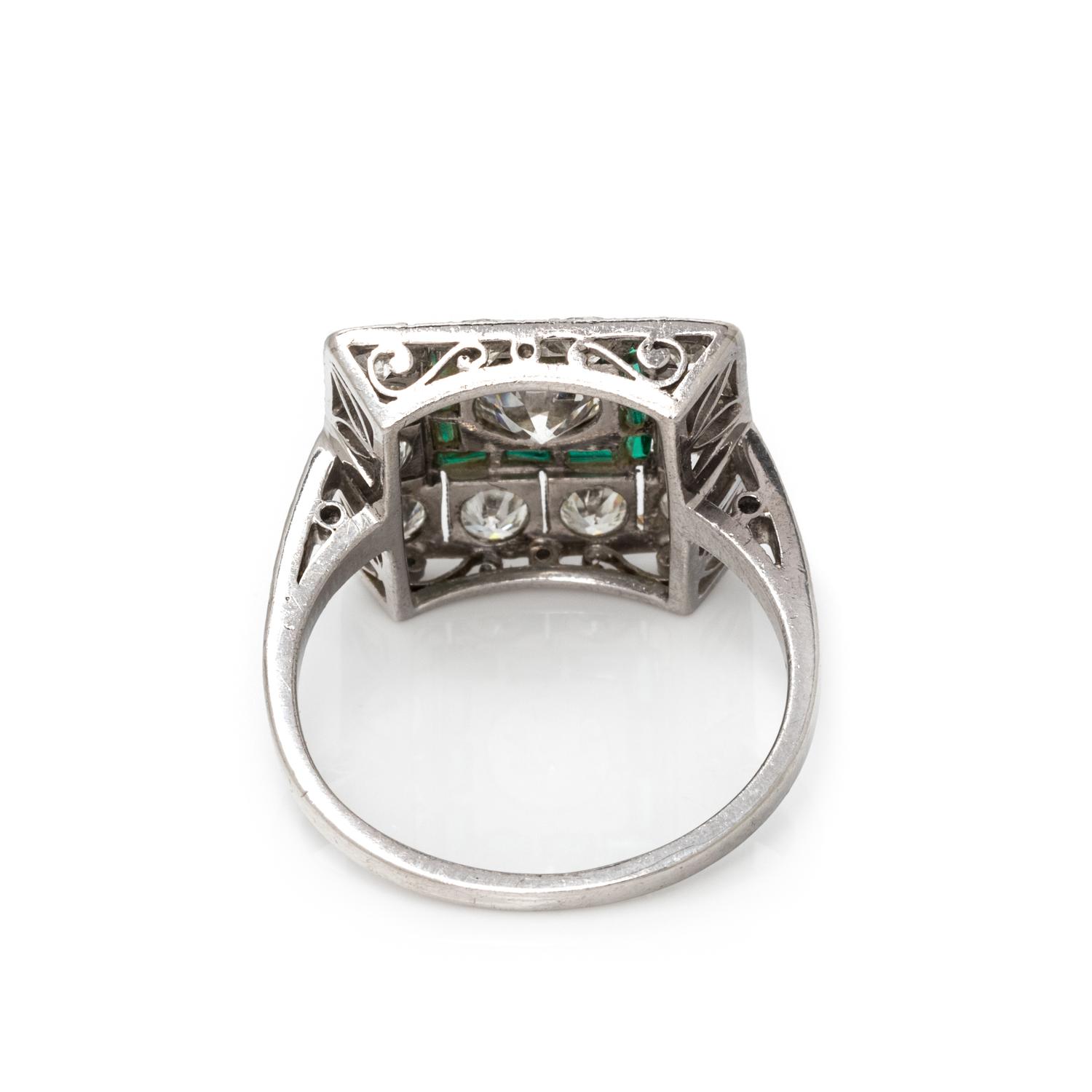 DIAMOND AND EMERALD RING