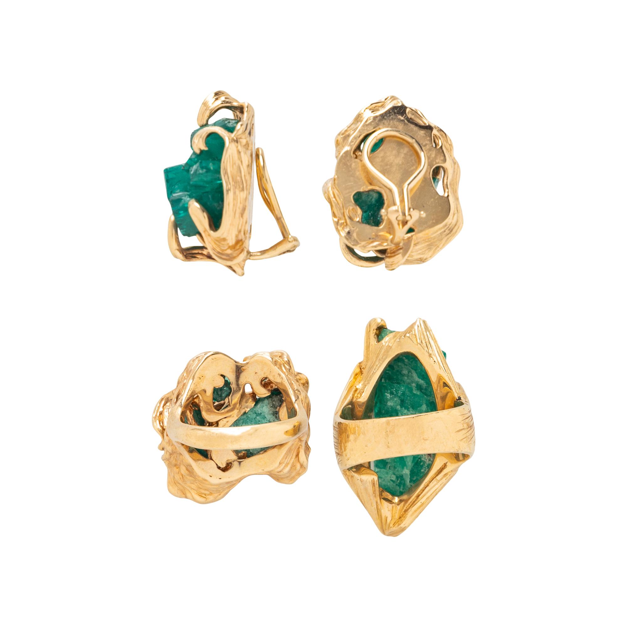 YELLOW GOLD AND SYNTHETIC EMERALD EARRINGS AND RINGS