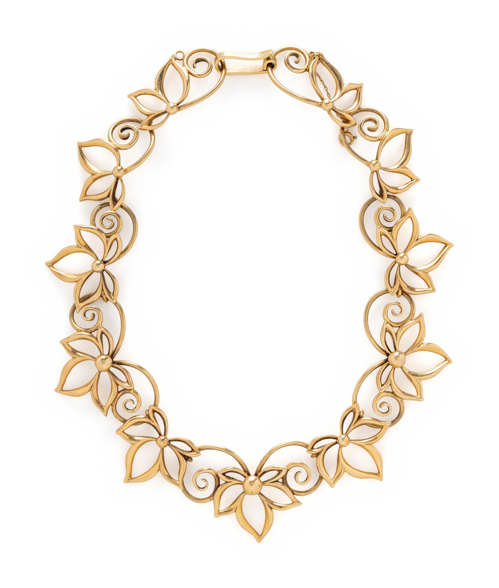 YELLOW GOLD FLORAL MOTIF NECKLACE AND EARRINGS