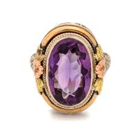 A Tricolor Gold and Amethyst Ring,