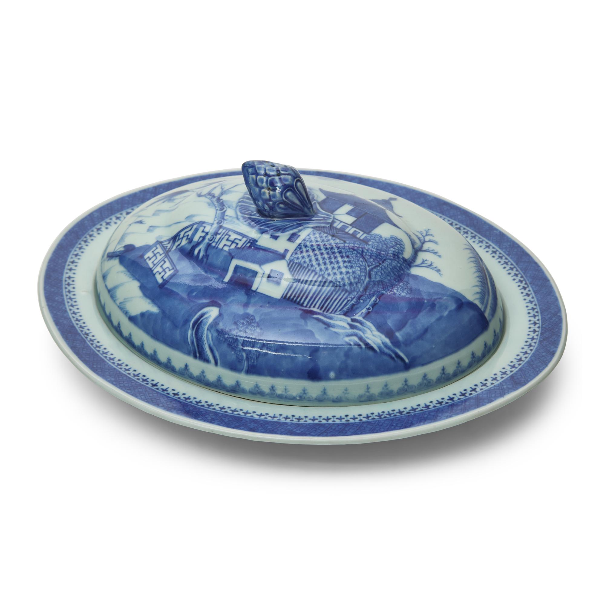 A Chinese Export Porcelain Nanking Covered Tureen