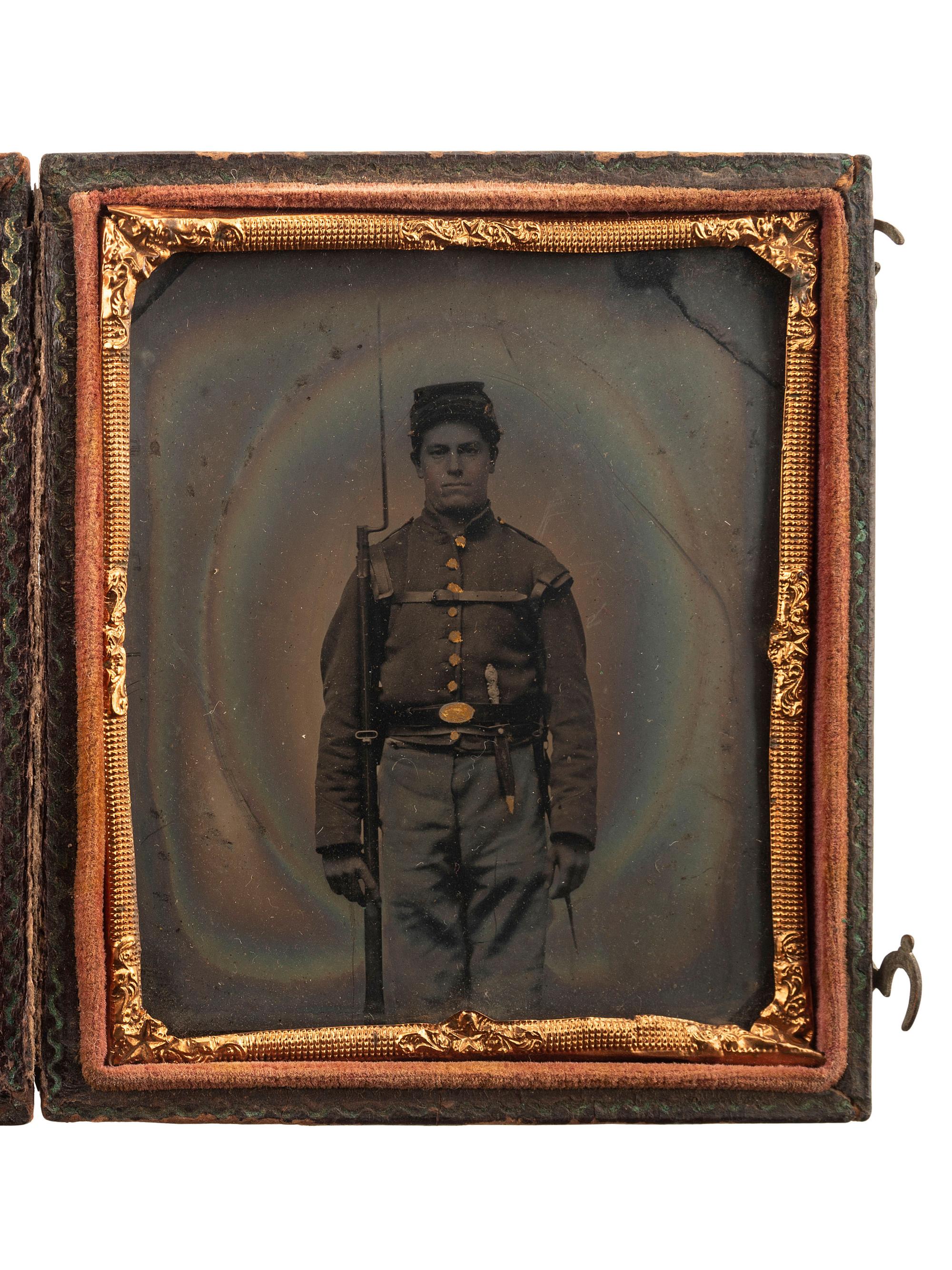 [CIVIL WAR]. Sixth plate tintype of a double-armed federal infantryman.