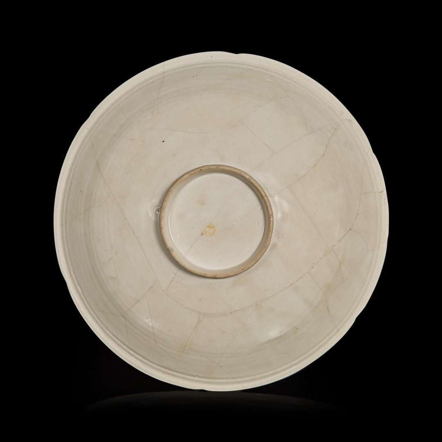 A large Chinese Dingyao carved hexifoliate bowl 定窯刻劃花盌 Northern Song Dynasty ??