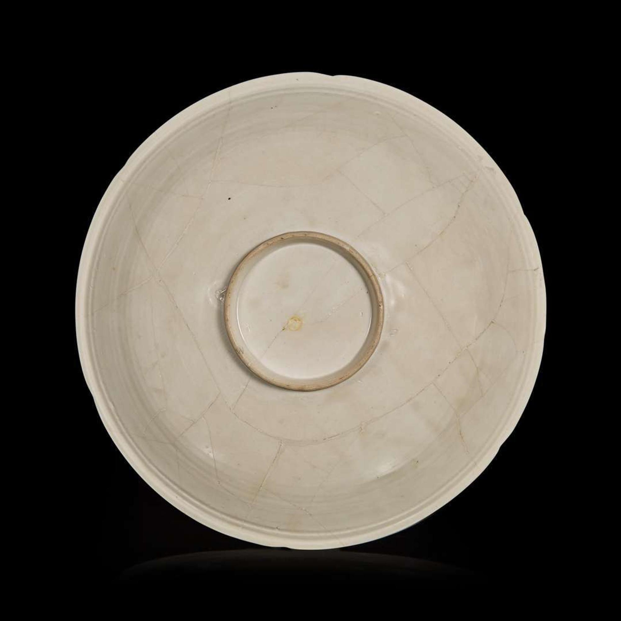 A large Chinese Dingyao carved hexifoliate bowl 定窯刻劃花盌 Northern Song Dynasty ??