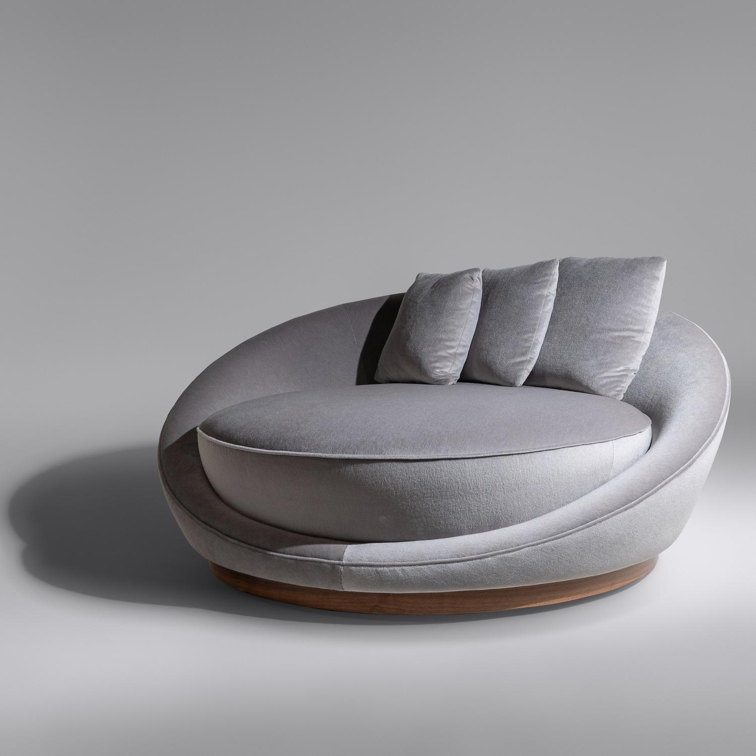 Satellite chaise