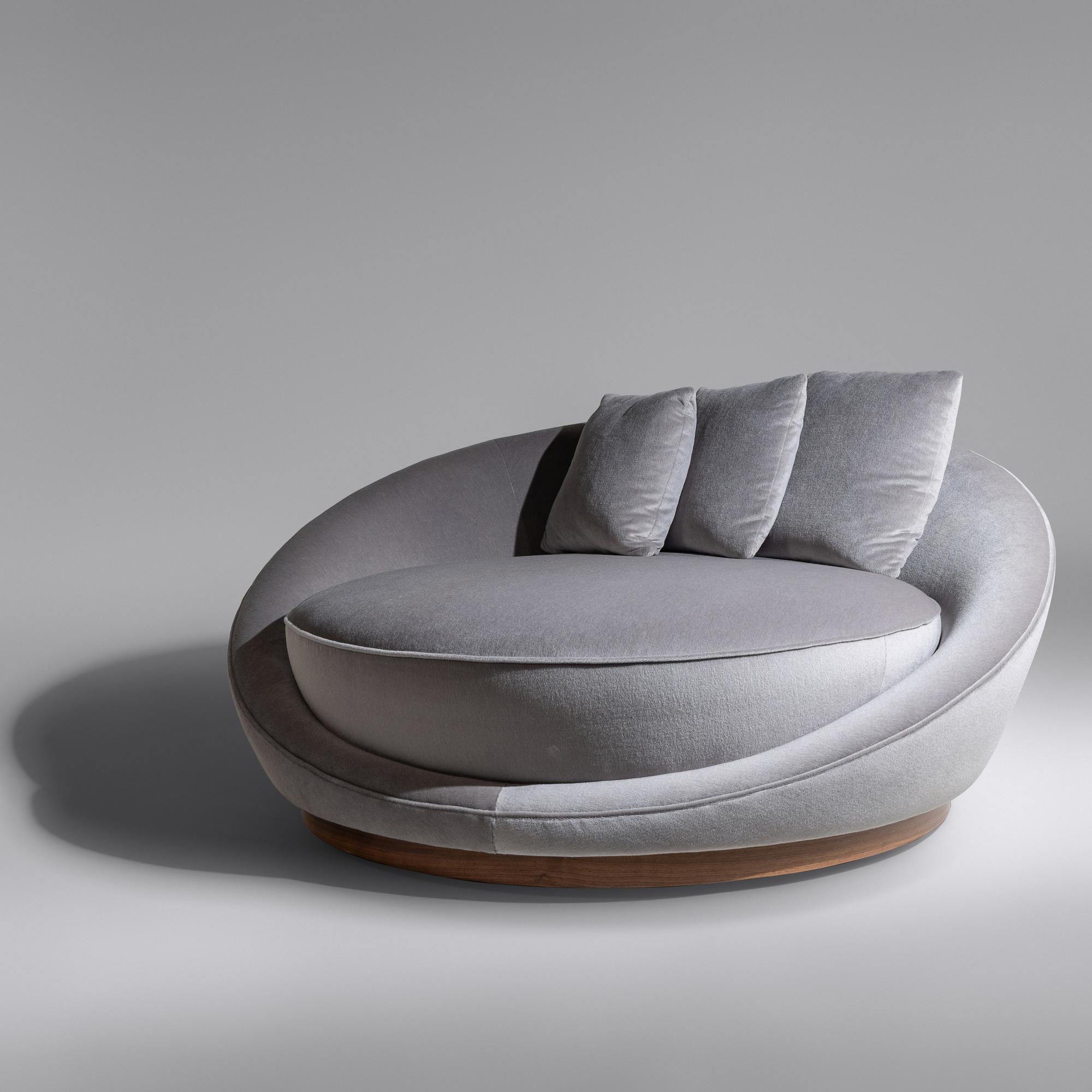Satellite chaise