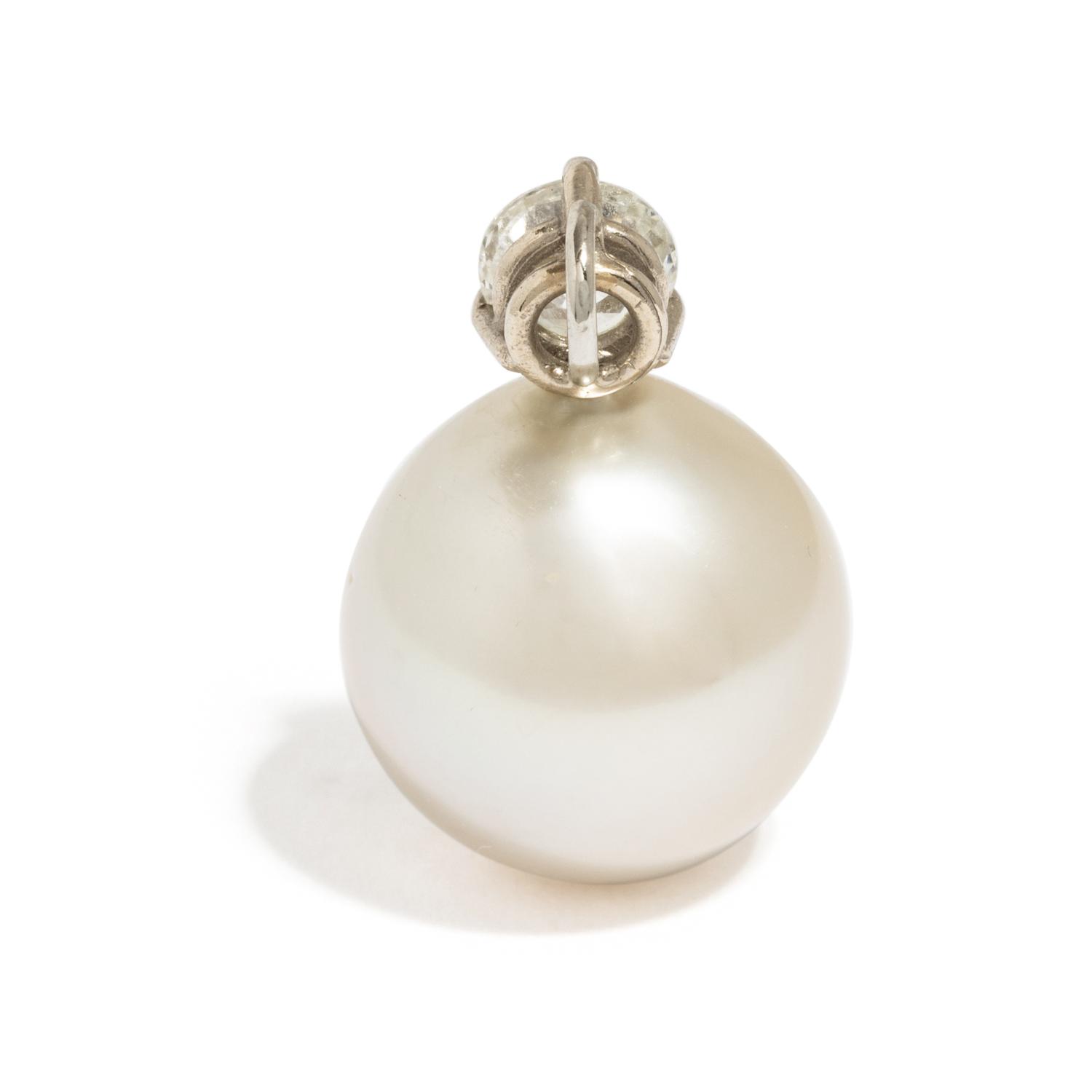 DIAMOND AND SOUTH SEA CULTURED PEARL PENDANT