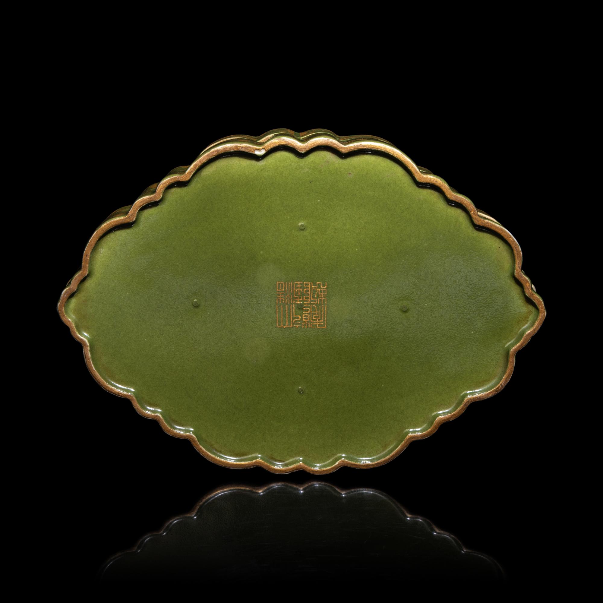 A Chinese Gilt Decorated 'Tea Dust' Glazed Lobed Box and Cover, Qianlong Mark 乾隆款 茶葉末地描金團壽紋海棠式蓋盒