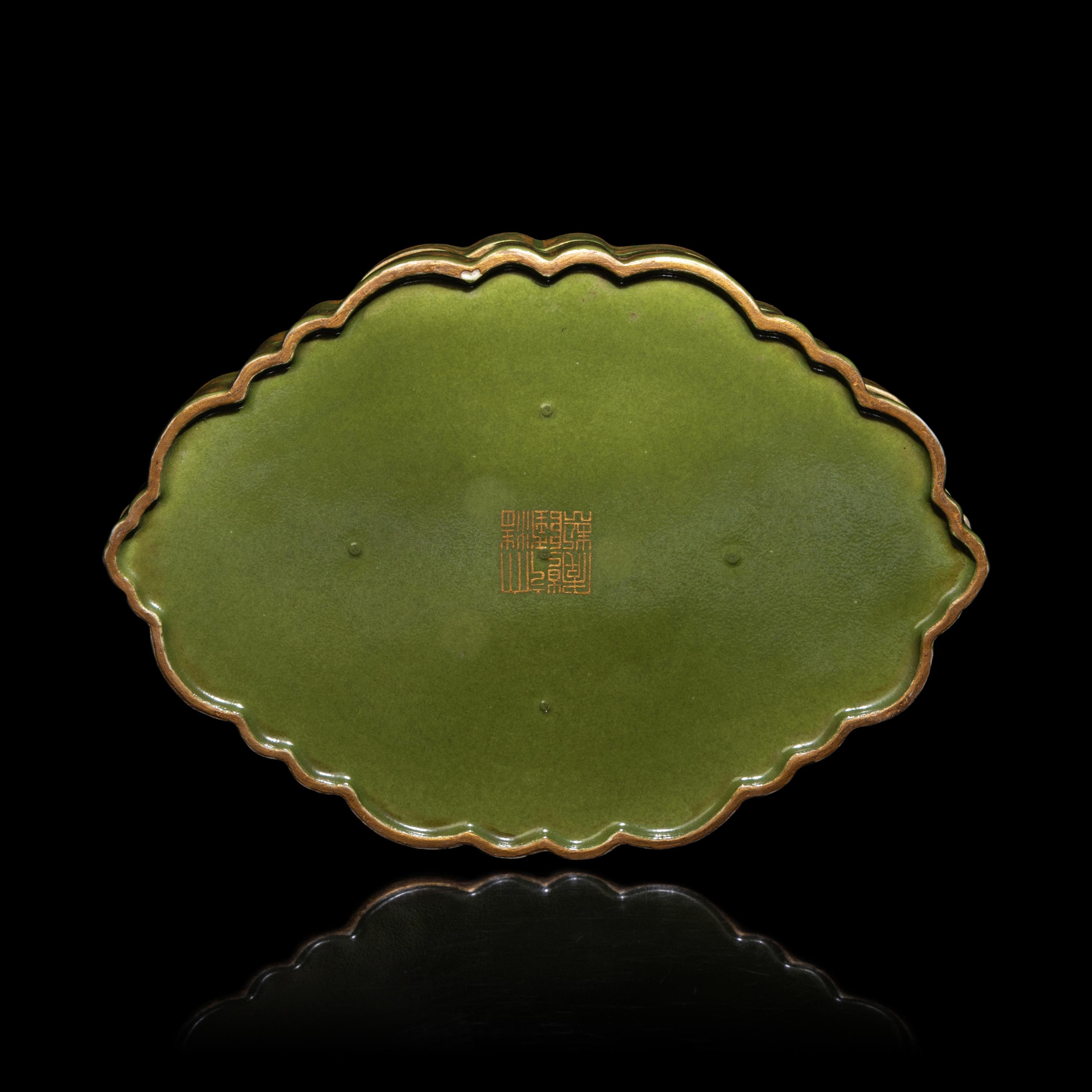 A Chinese Gilt Decorated 'Tea Dust' Glazed Lobed Box and Cover, Qianlong Mark 乾隆款 茶葉末地描金團壽紋海棠式蓋盒